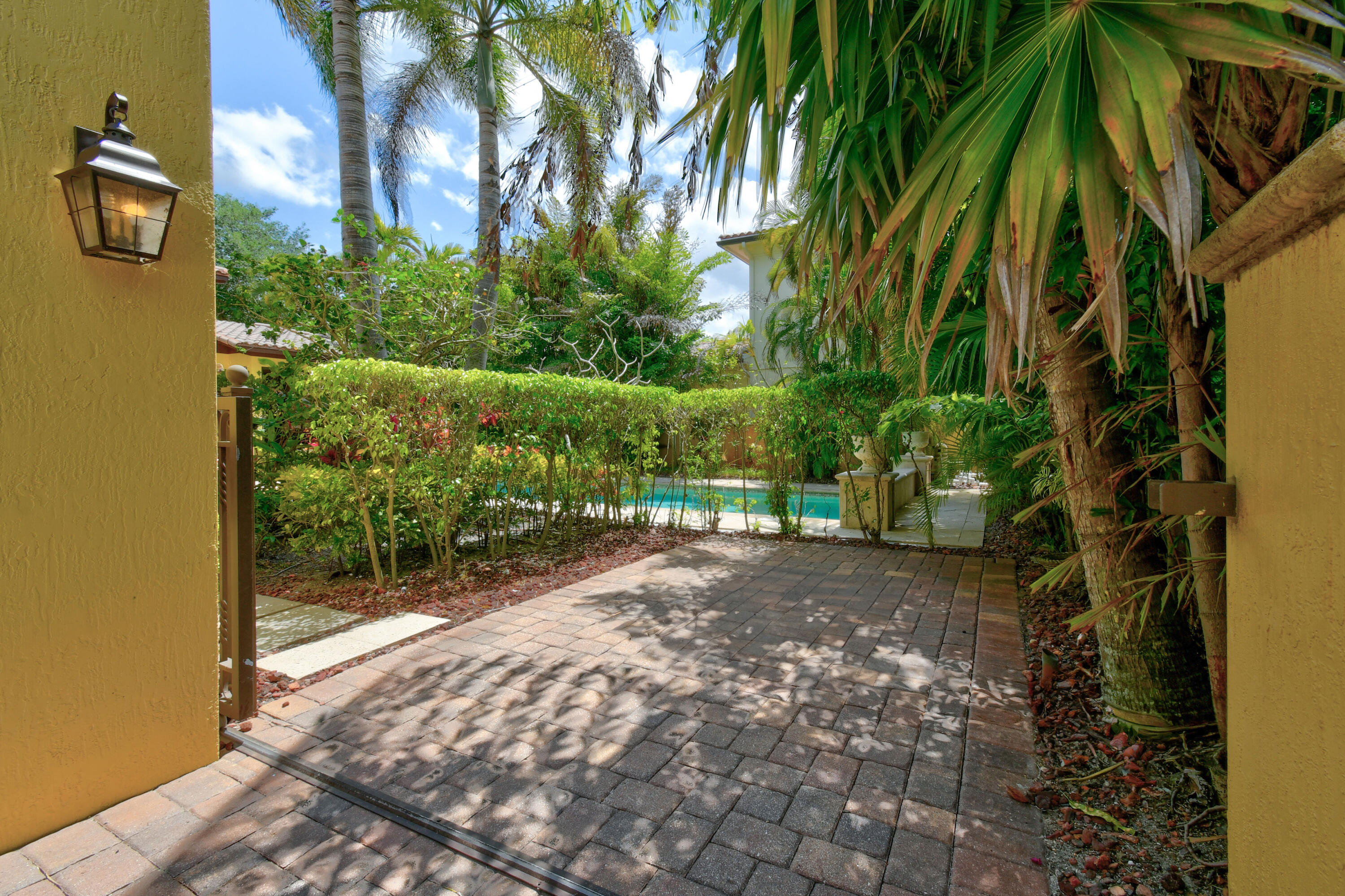 147 Segovia Way