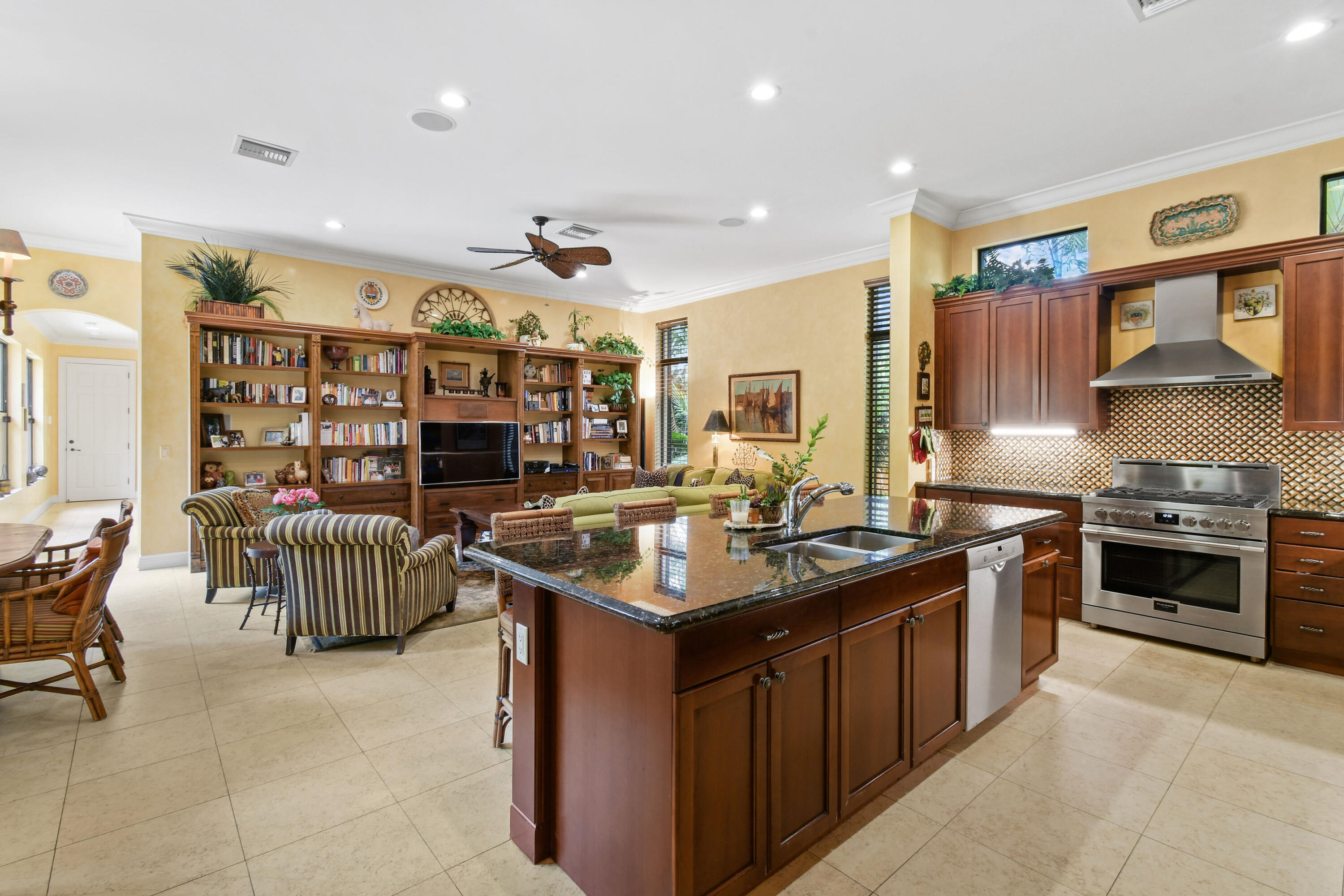 147 Segovia Way