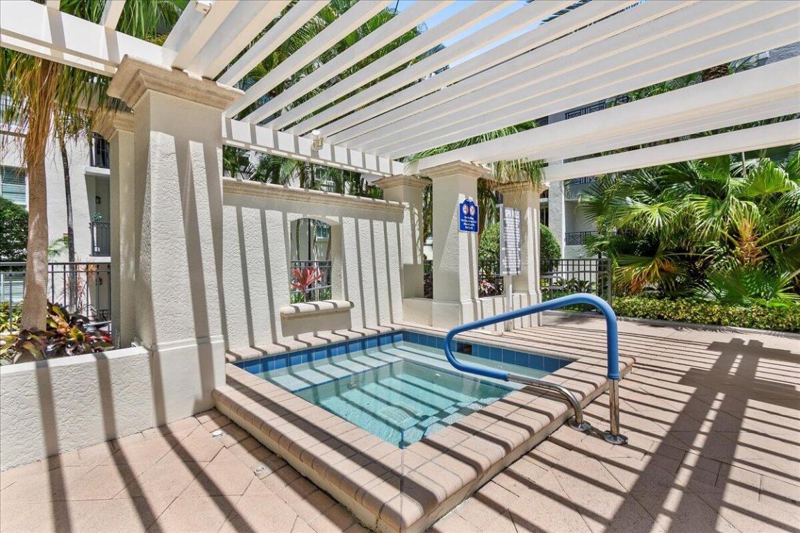 600 S Dixie Highway 656