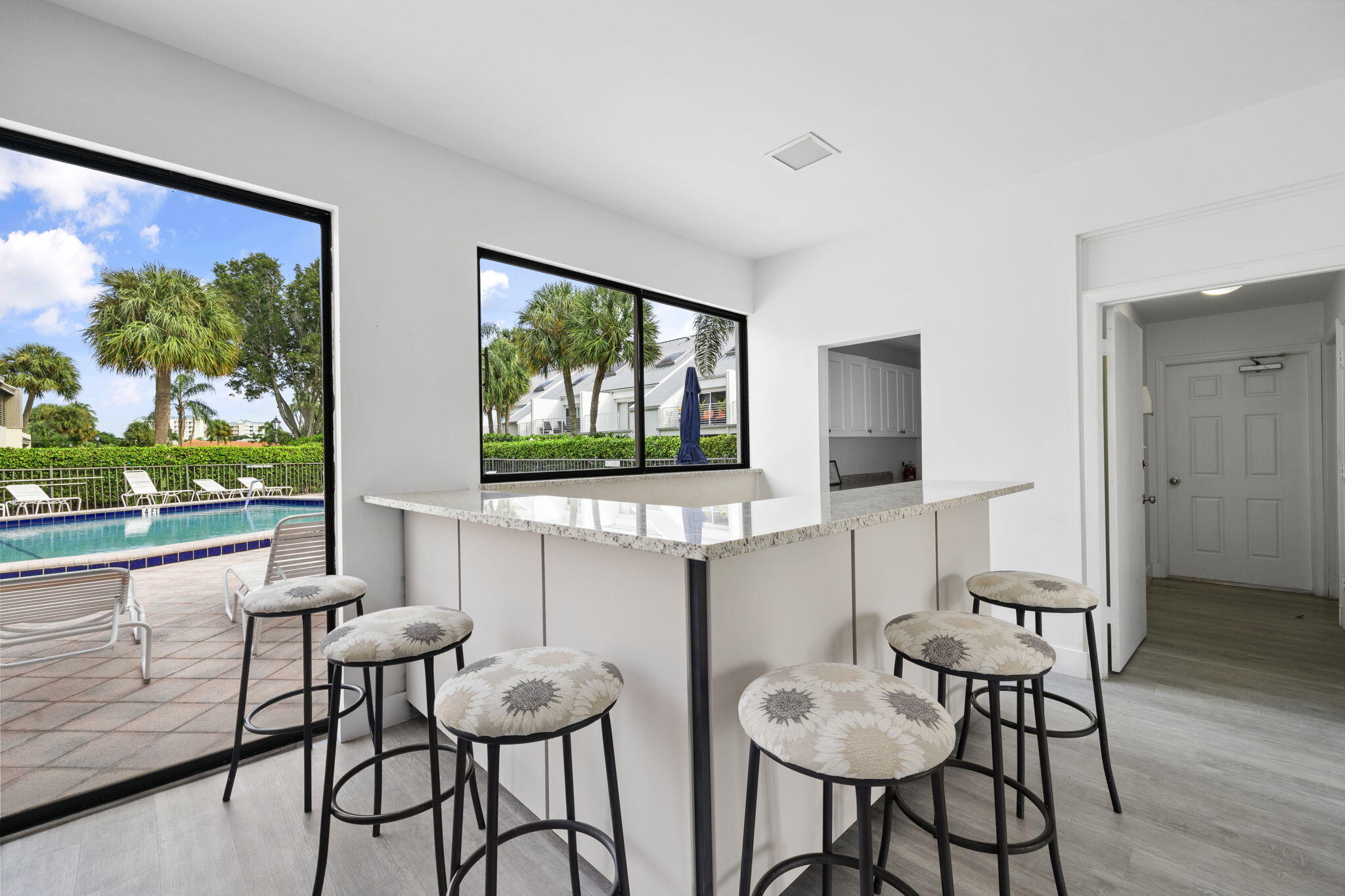 1605 S Us Highway 1 1a