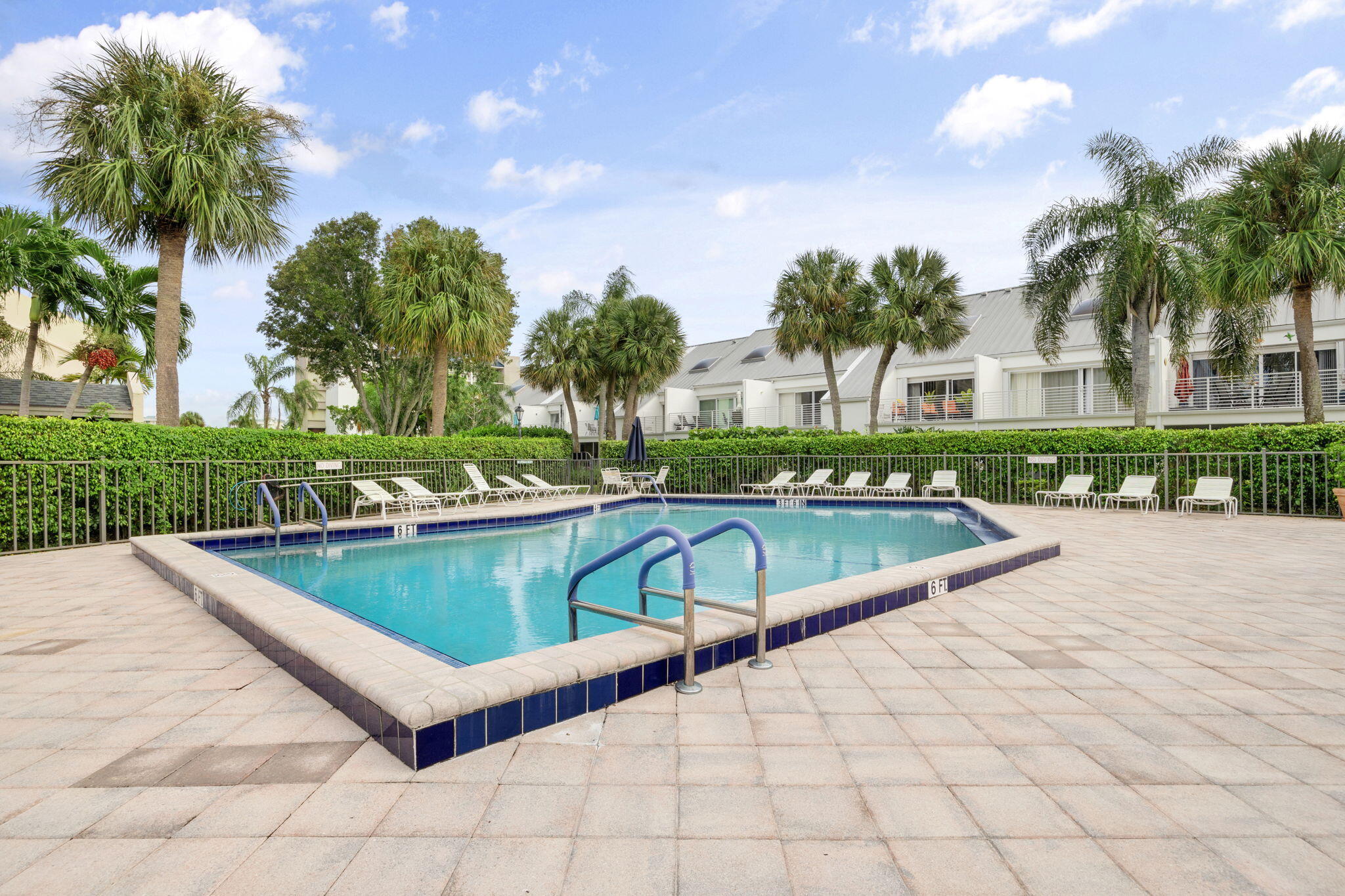 1605 S Us Highway 1 1a