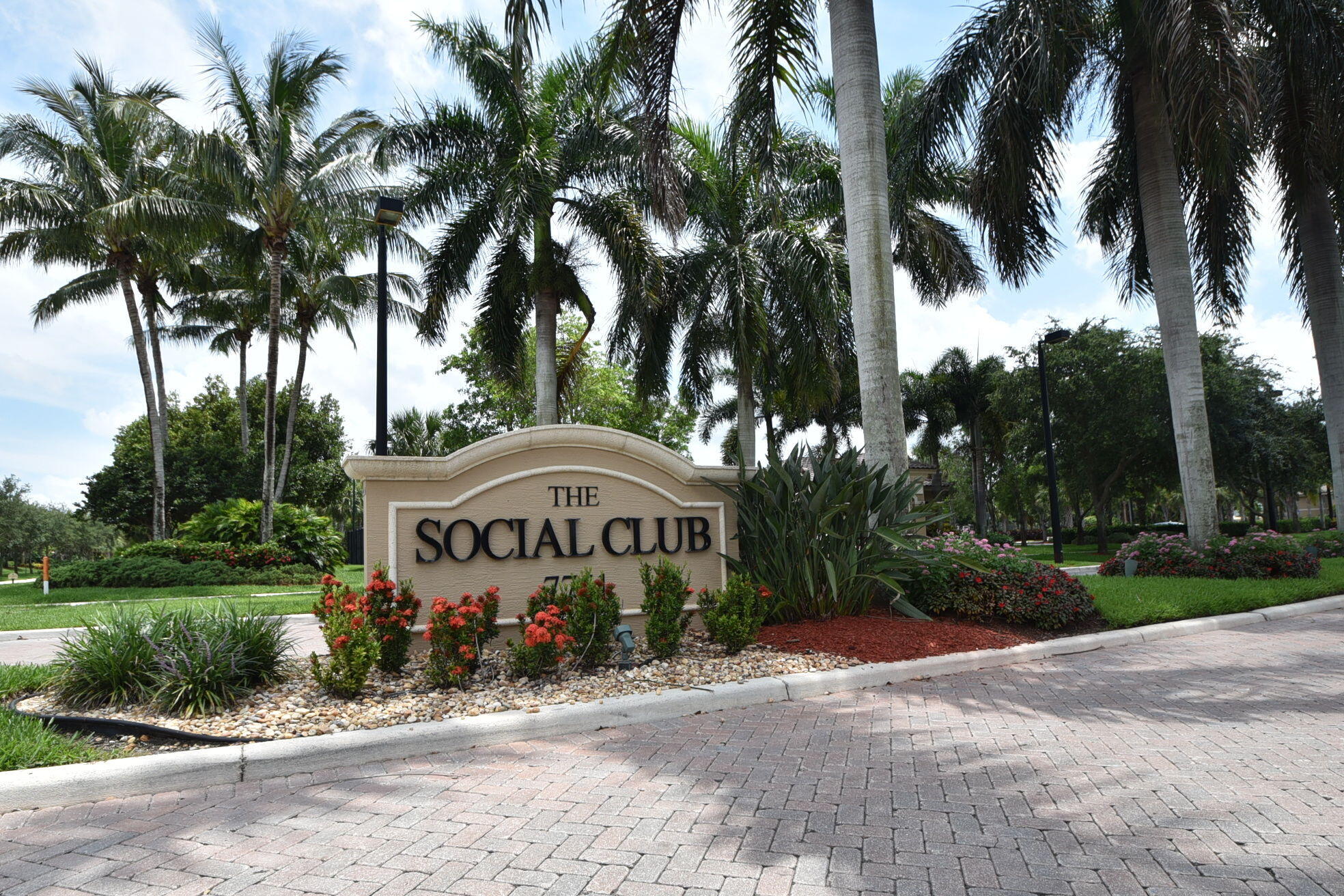8218 Sandpiper Glen Drive