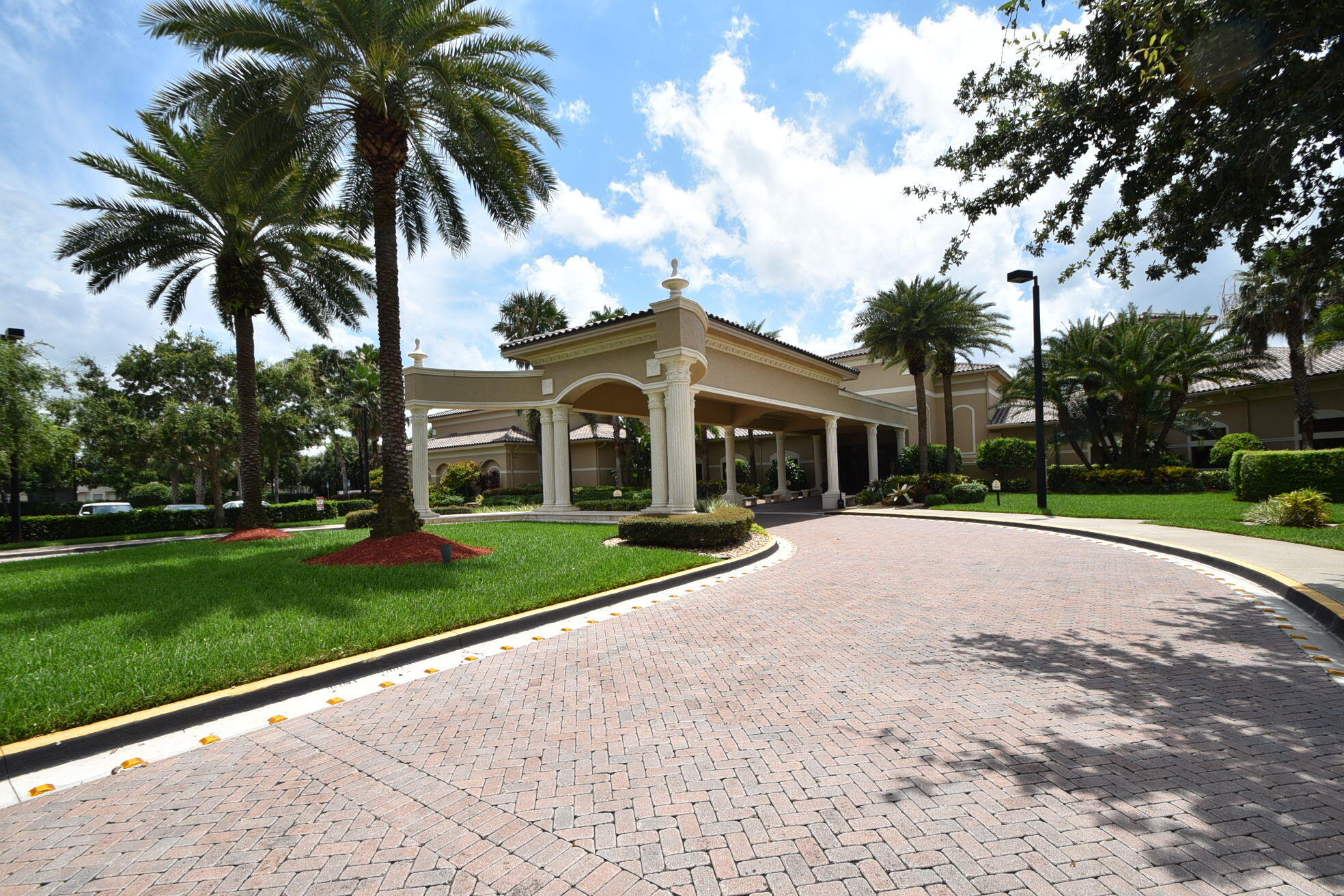 8218 Sandpiper Glen Drive