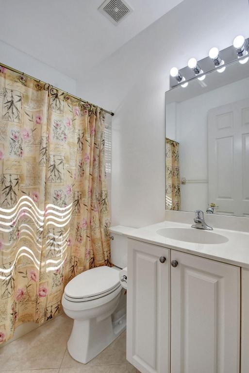 8218 Sandpiper Glen Drive