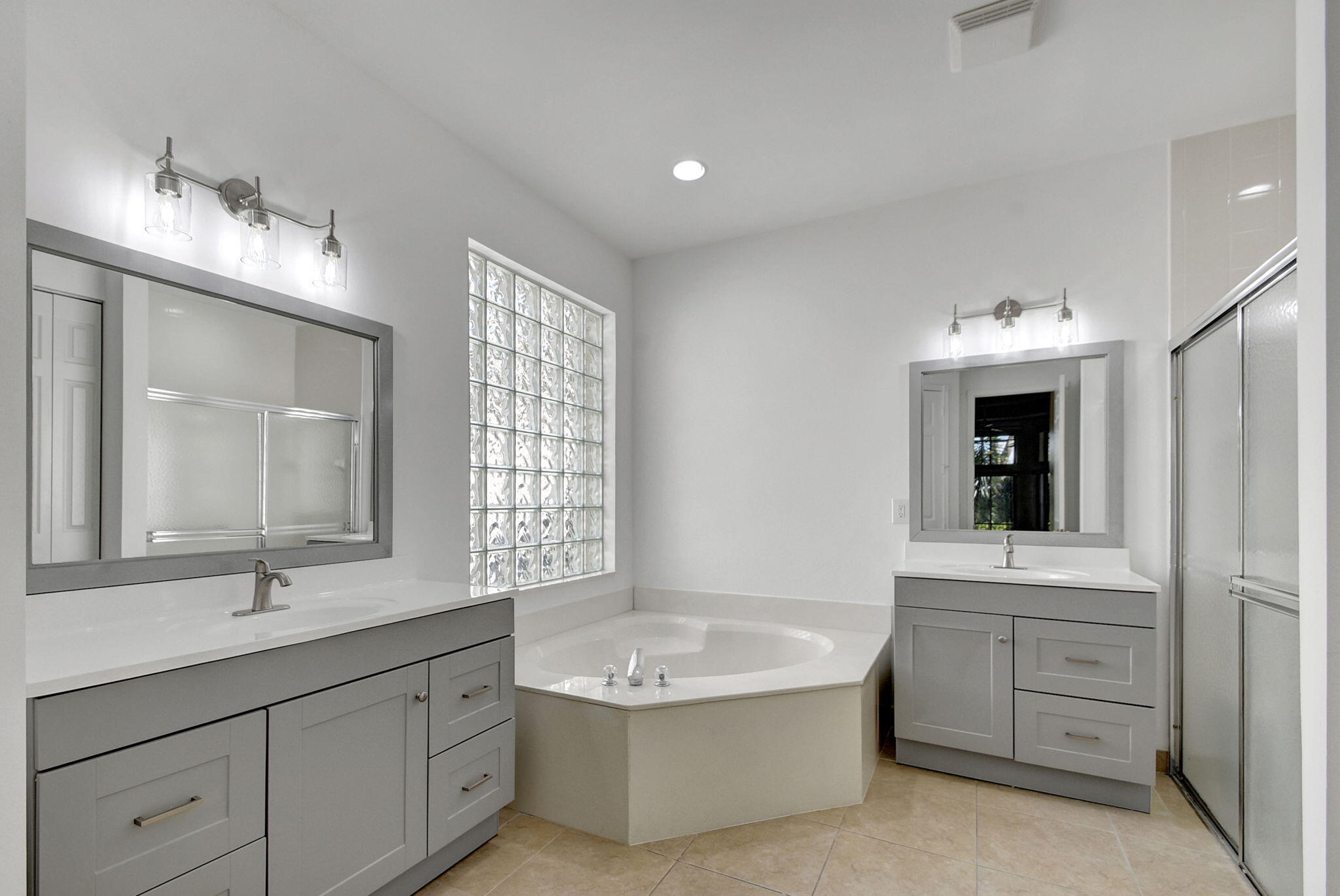 8218 Sandpiper Glen Drive
