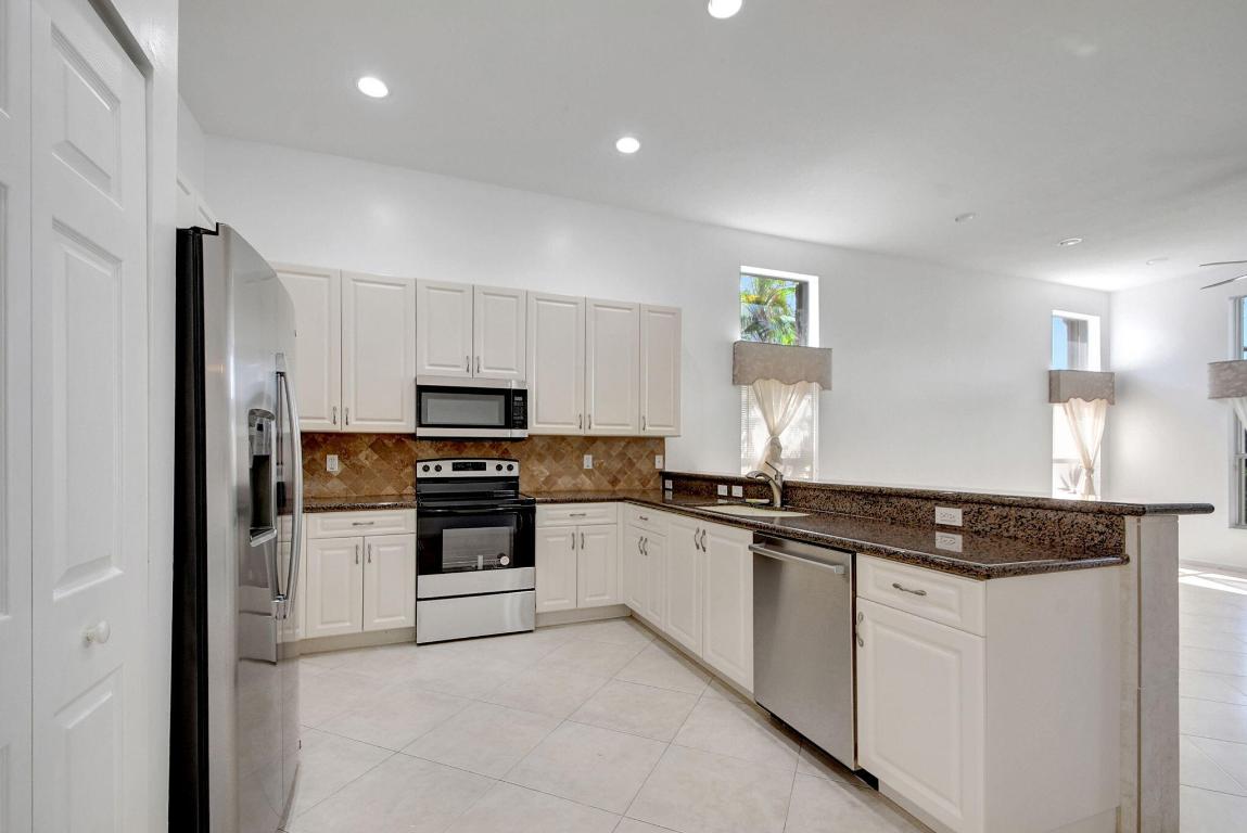 8218 Sandpiper Glen Drive