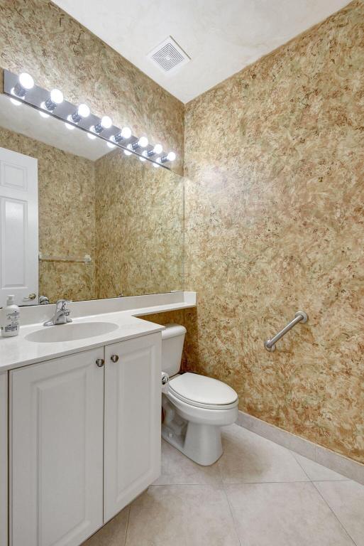 8218 Sandpiper Glen Drive