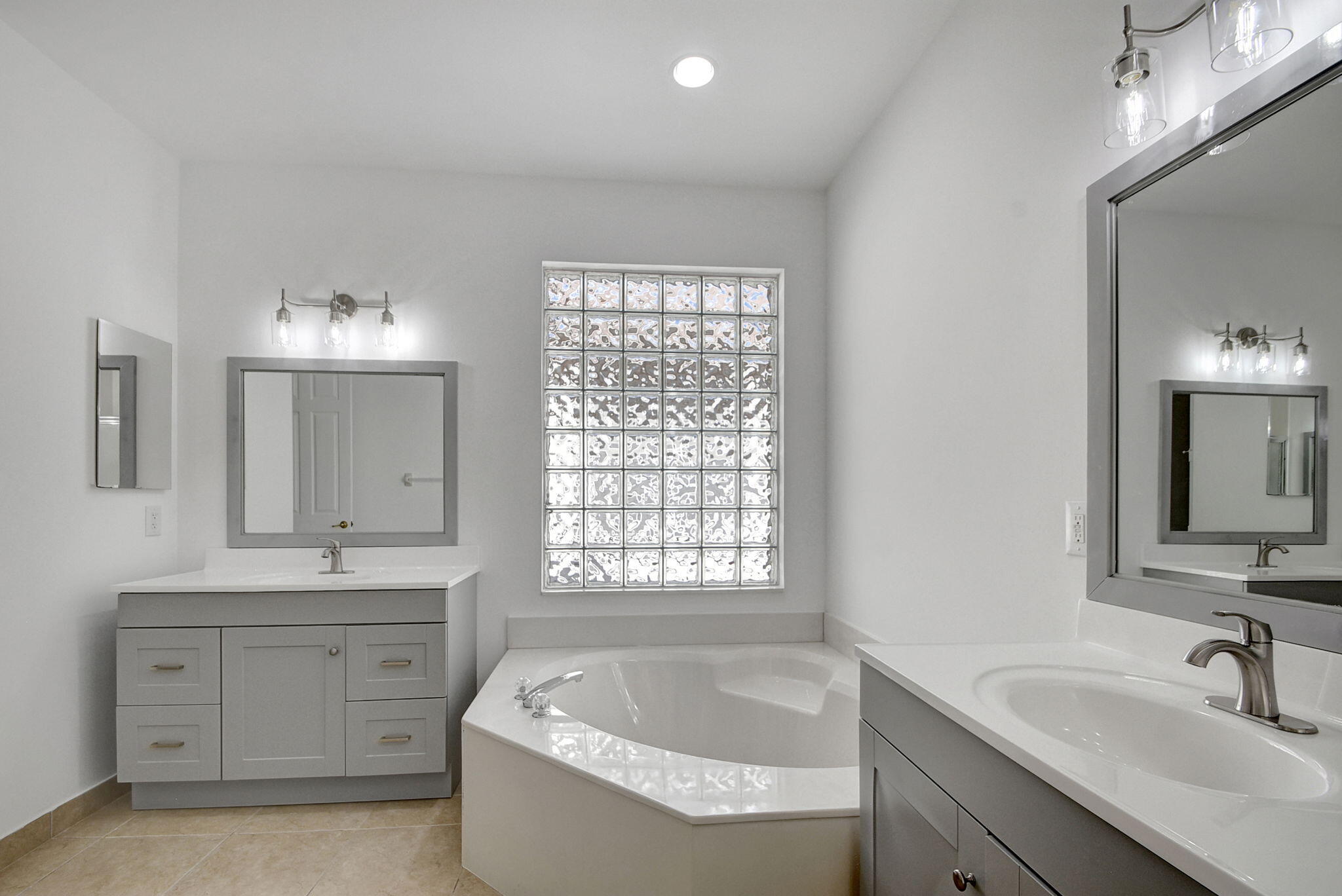 8218 Sandpiper Glen Drive