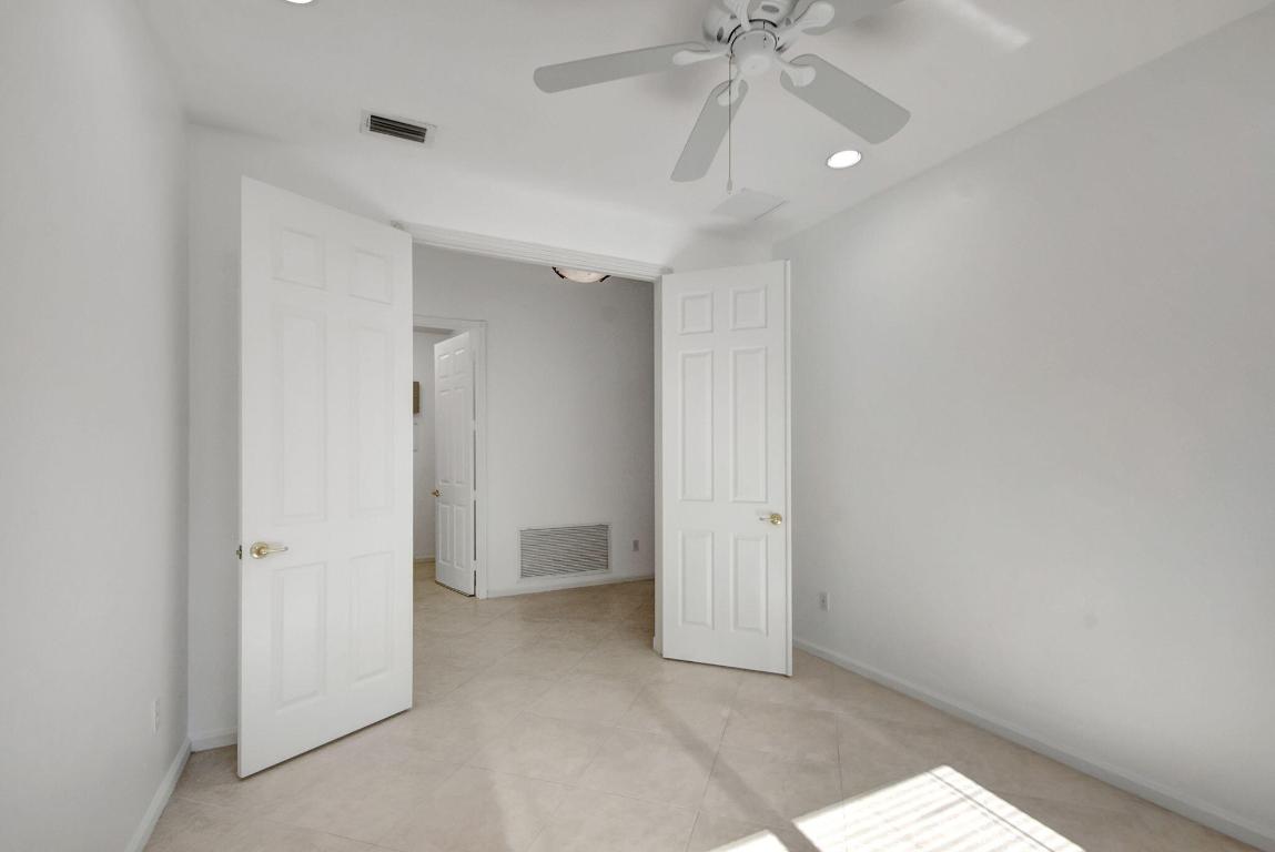 8218 Sandpiper Glen Drive