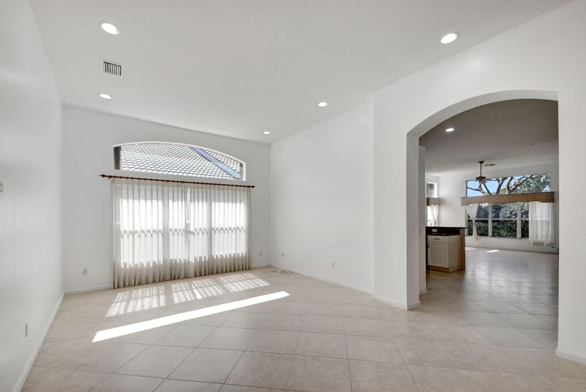 8218 Sandpiper Glen Drive