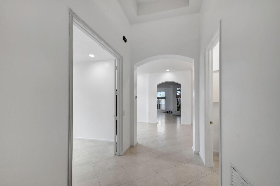 8218 Sandpiper Glen Drive