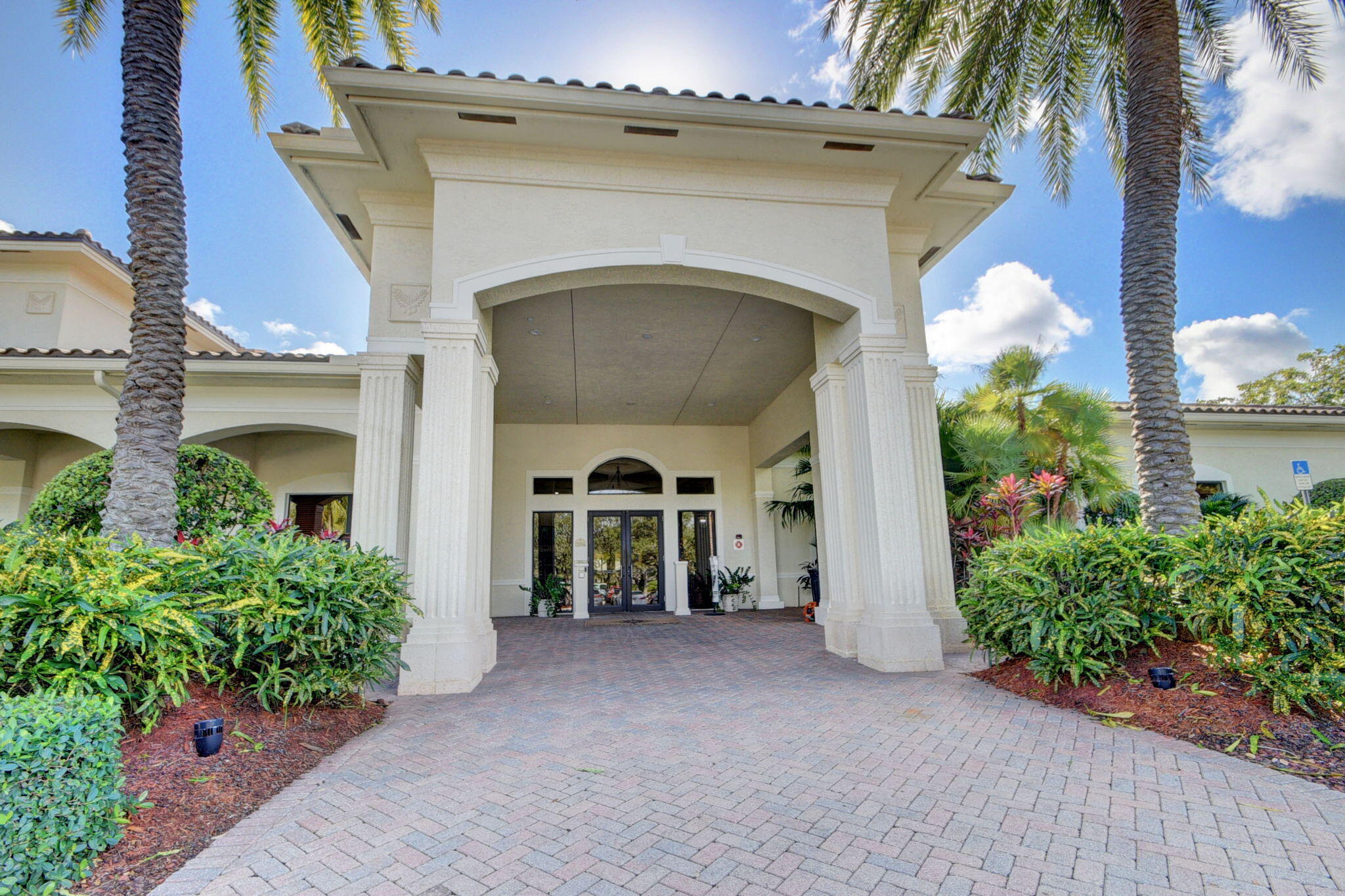 8218 Sandpiper Glen Drive