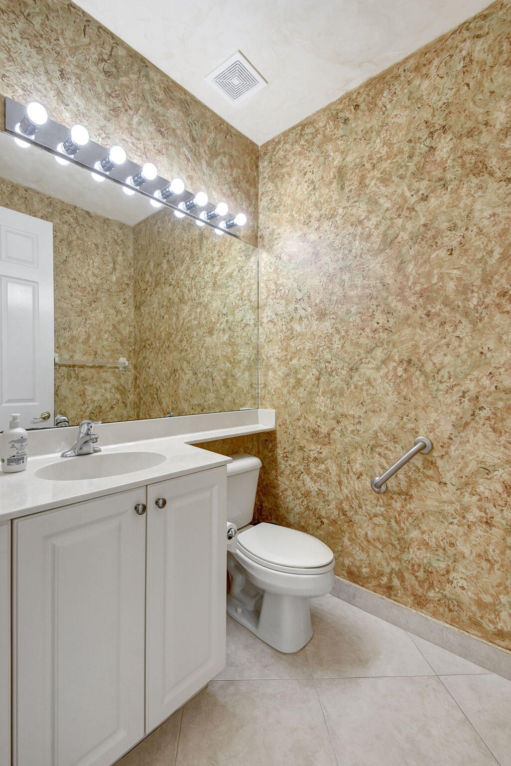 8218 Sandpiper Glen Drive