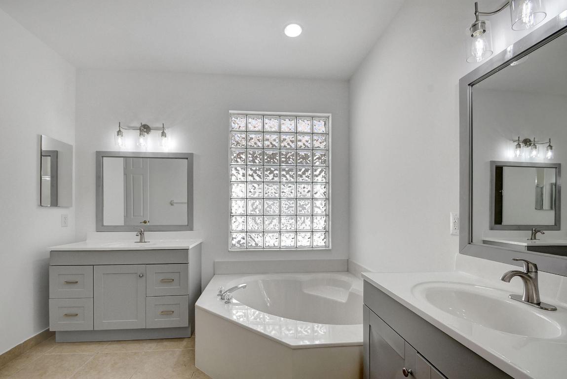 8218 Sandpiper Glen Drive