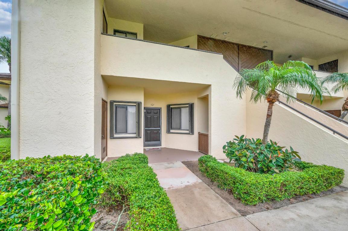 6303 SE Williamsburg Drive 101