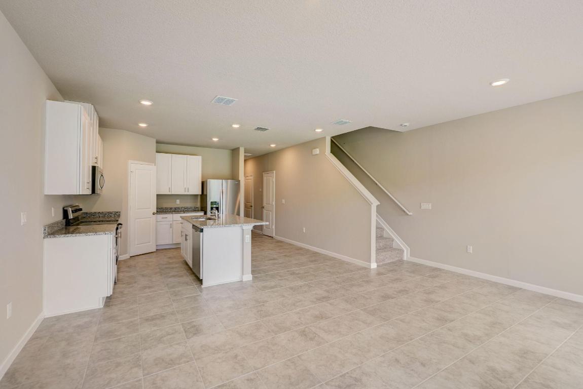 5720 SE Edgewater Circle