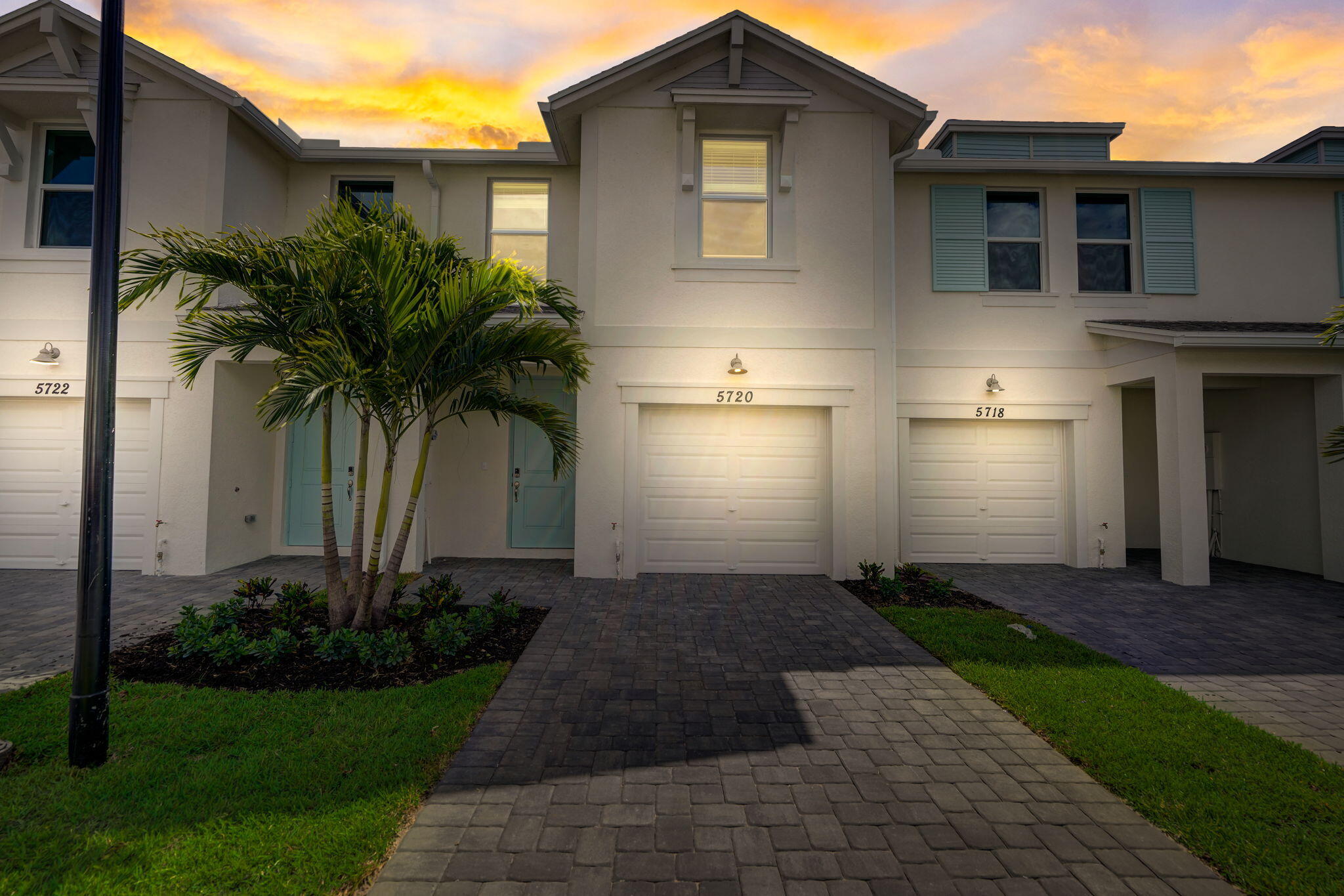 5720 SE Edgewater Circle