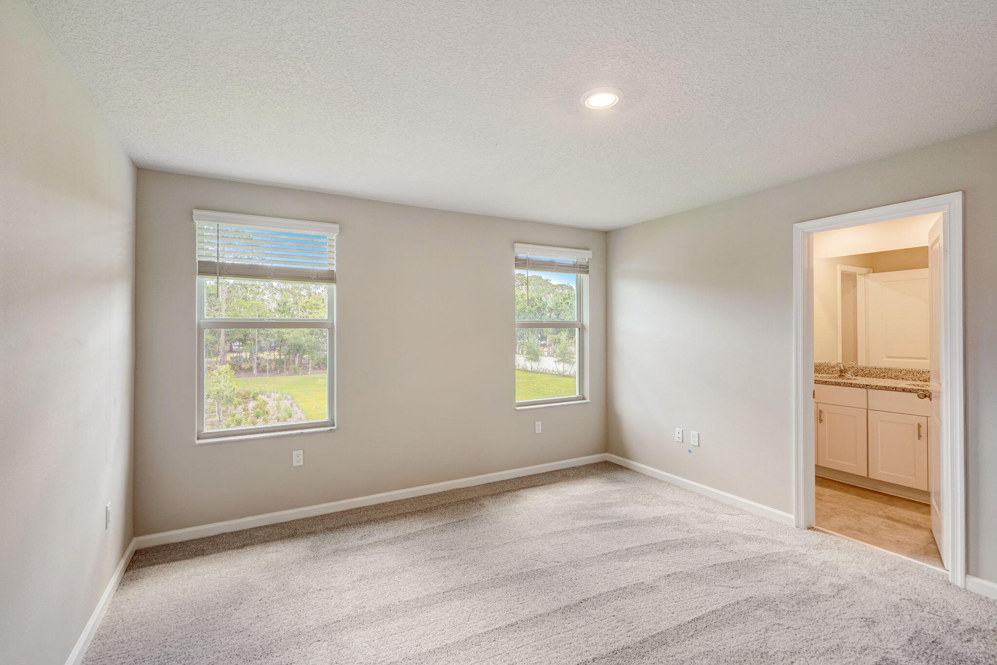 5720 SE Edgewater Circle