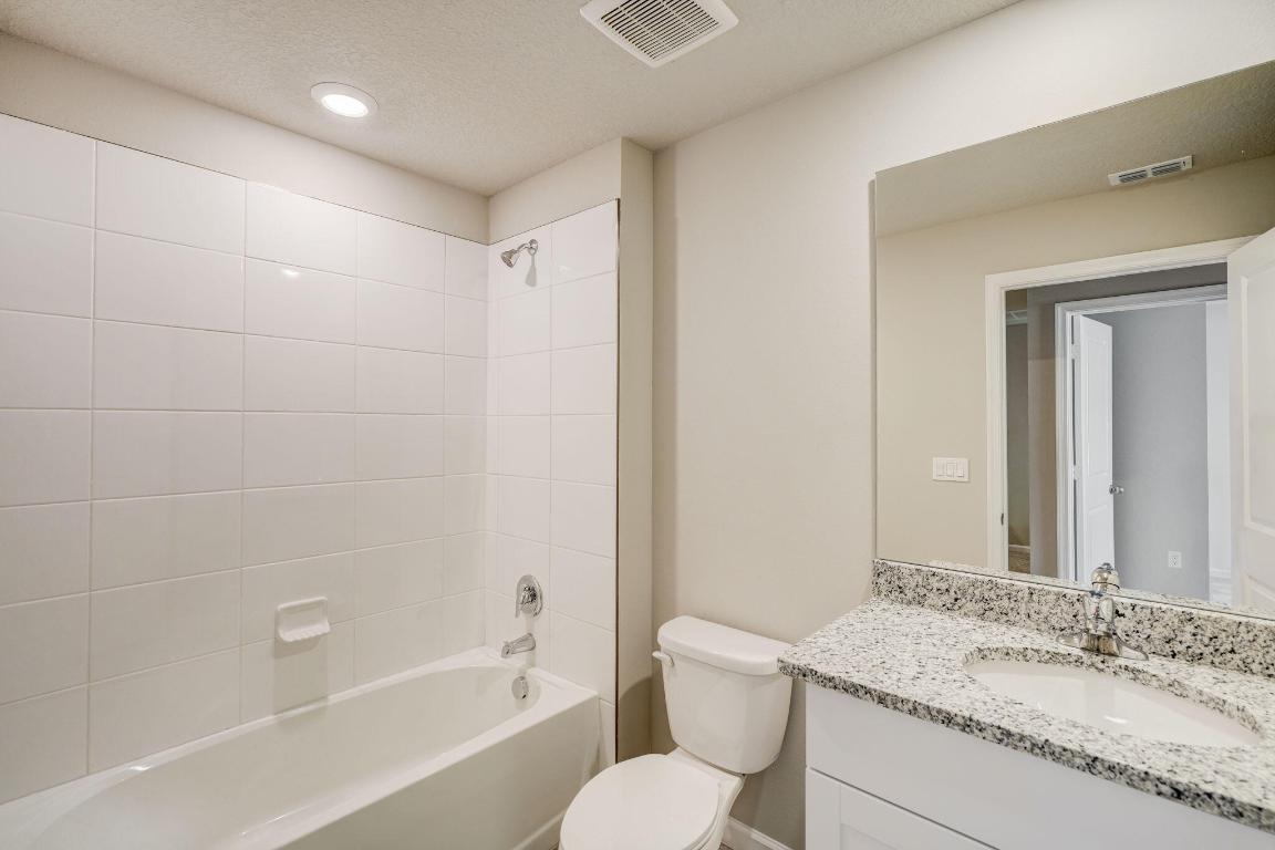 5720 SE Edgewater Circle