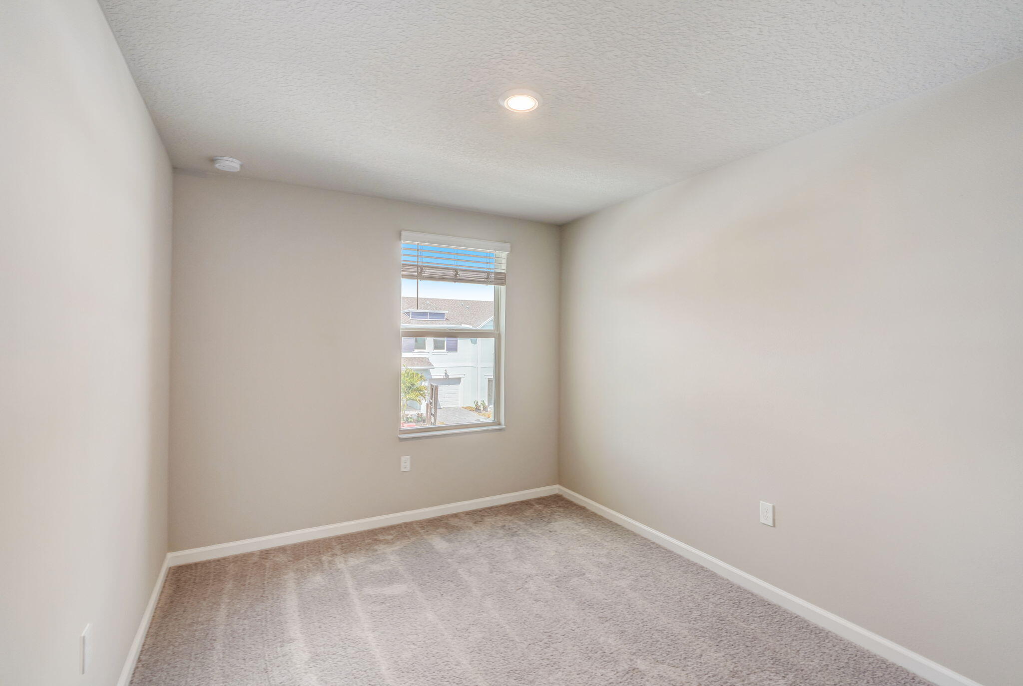 5720 SE Edgewater Circle