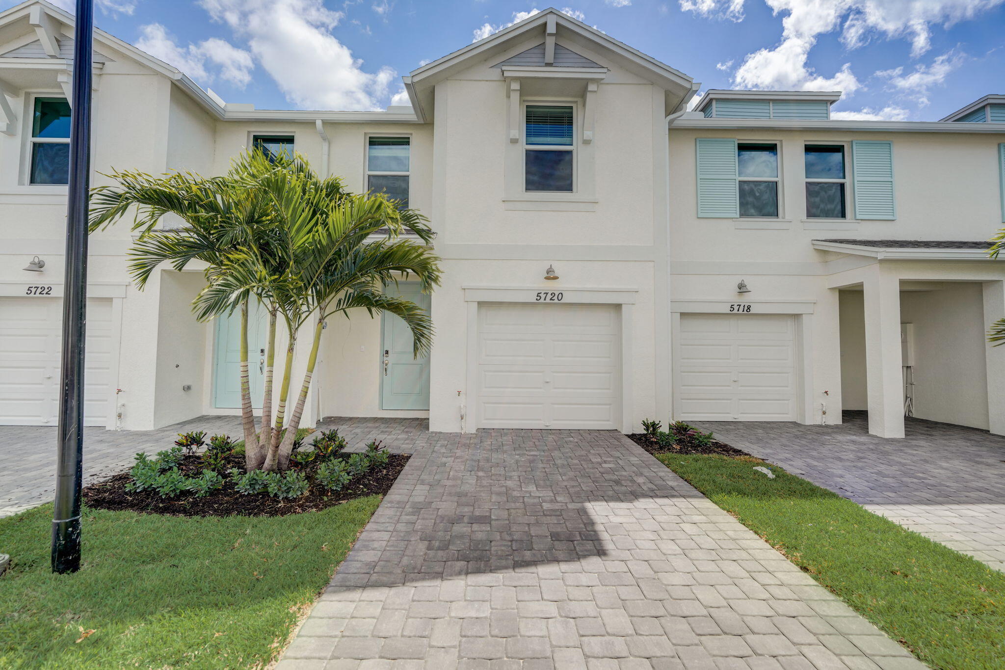 5720 SE Edgewater Circle