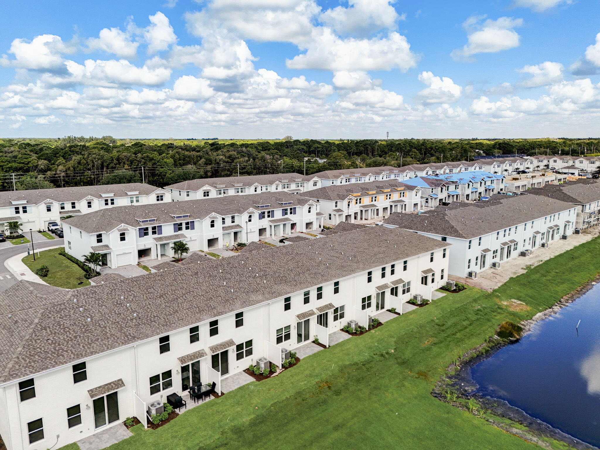 5720 SE Edgewater Circle