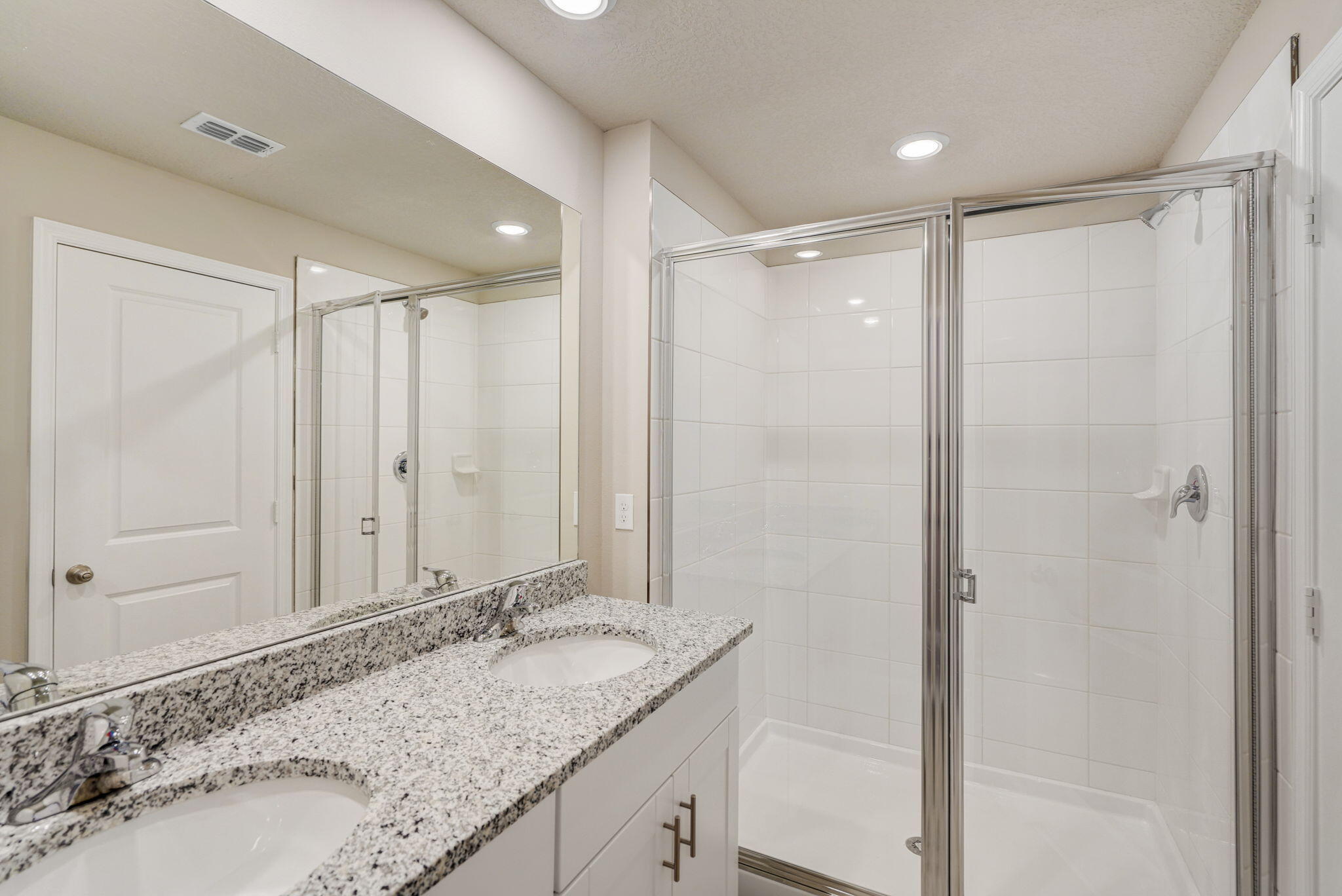 5720 SE Edgewater Circle