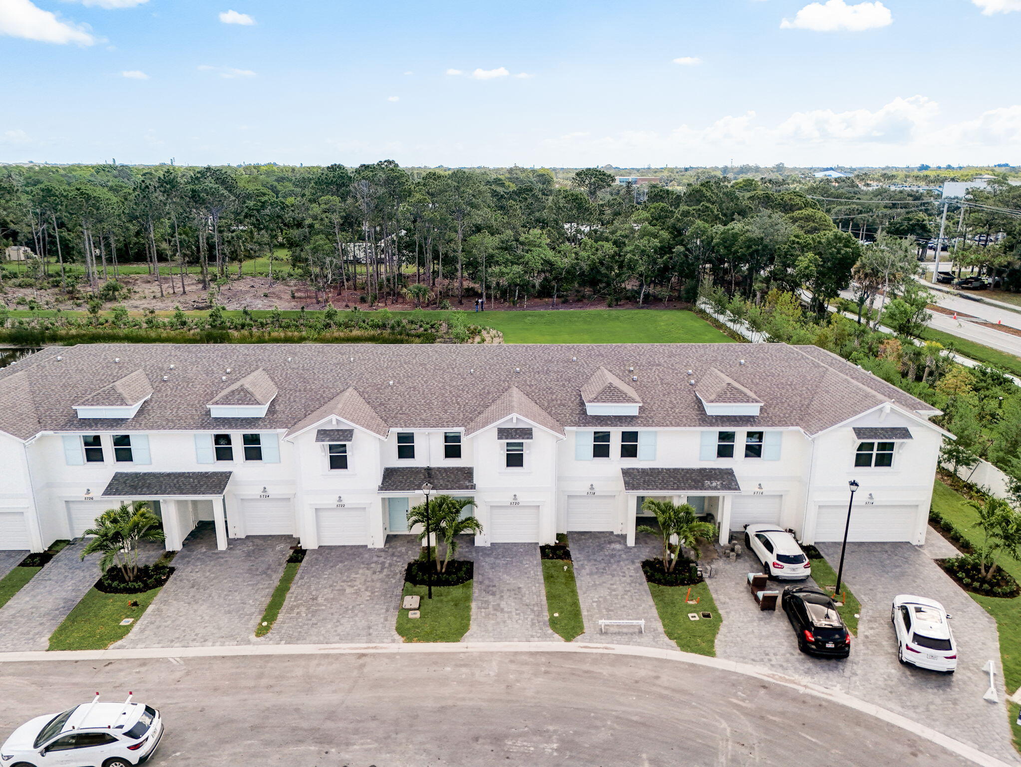 5720 SE Edgewater Circle