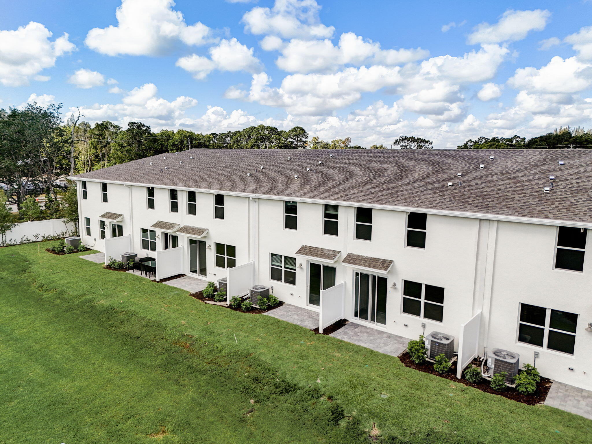 5720 SE Edgewater Circle