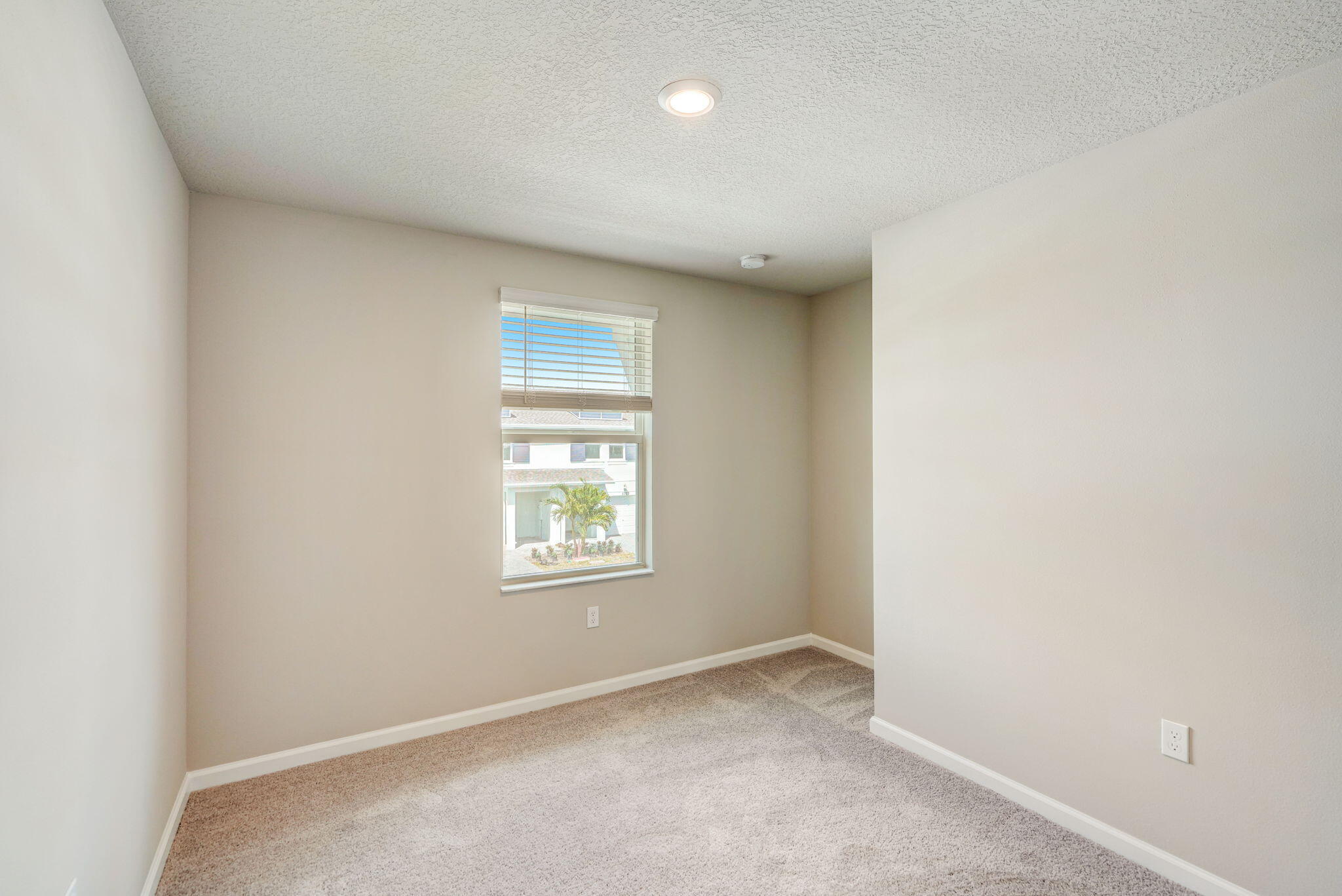 5720 SE Edgewater Circle