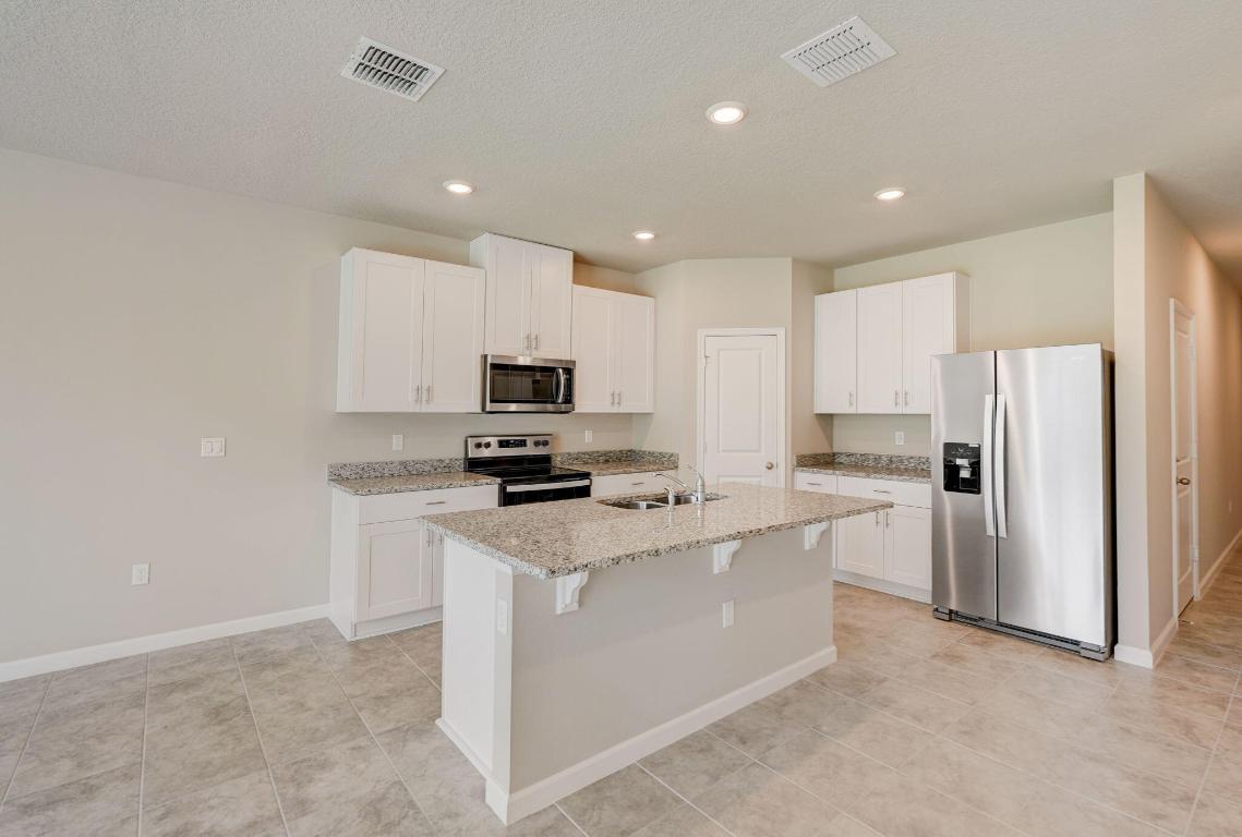 5720 SE Edgewater Circle