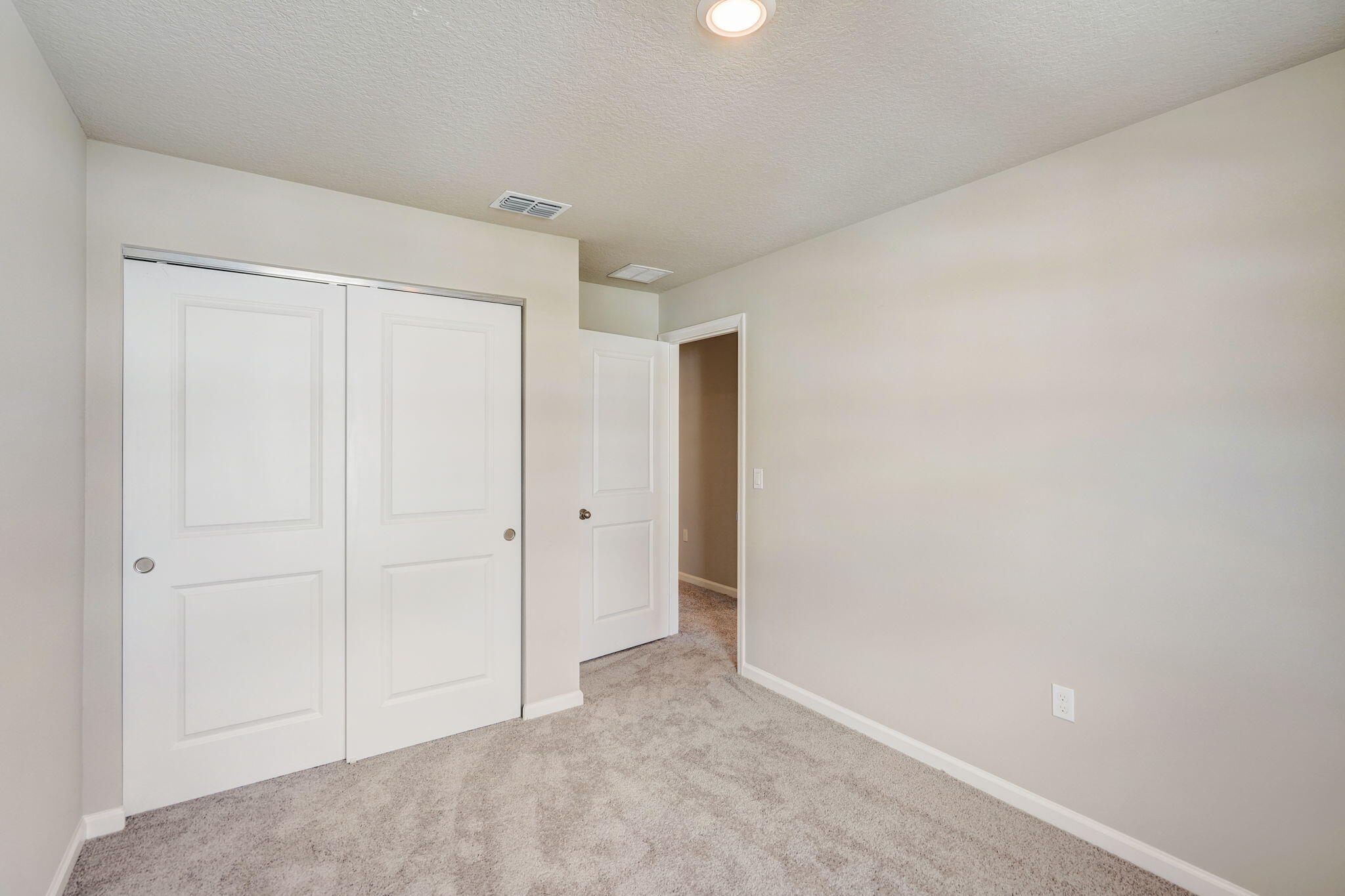 5720 SE Edgewater Circle