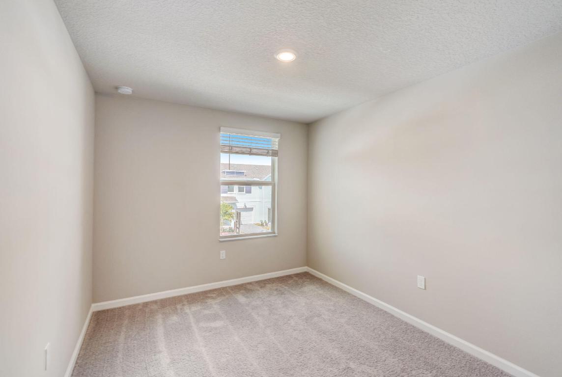 5720 SE Edgewater Circle