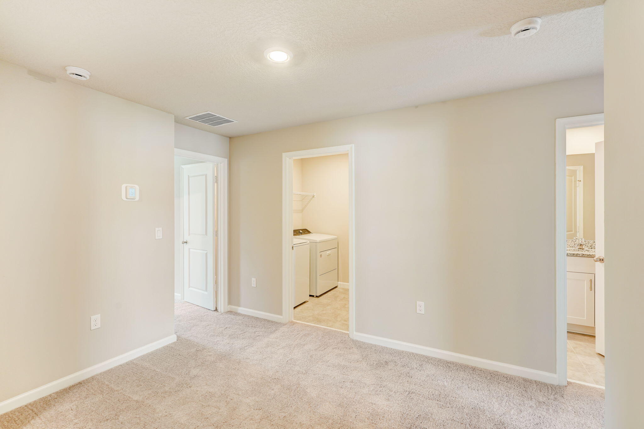 5720 SE Edgewater Circle