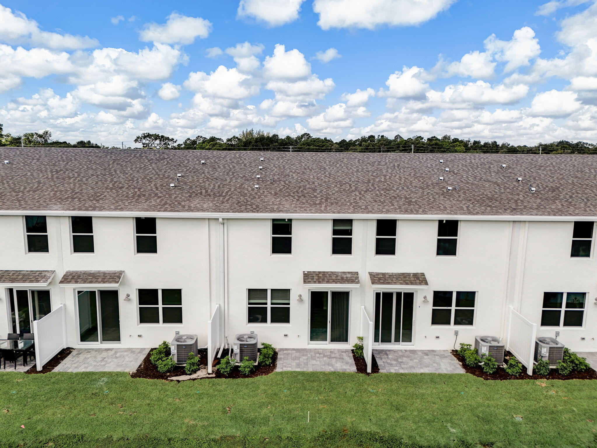 5720 SE Edgewater Circle