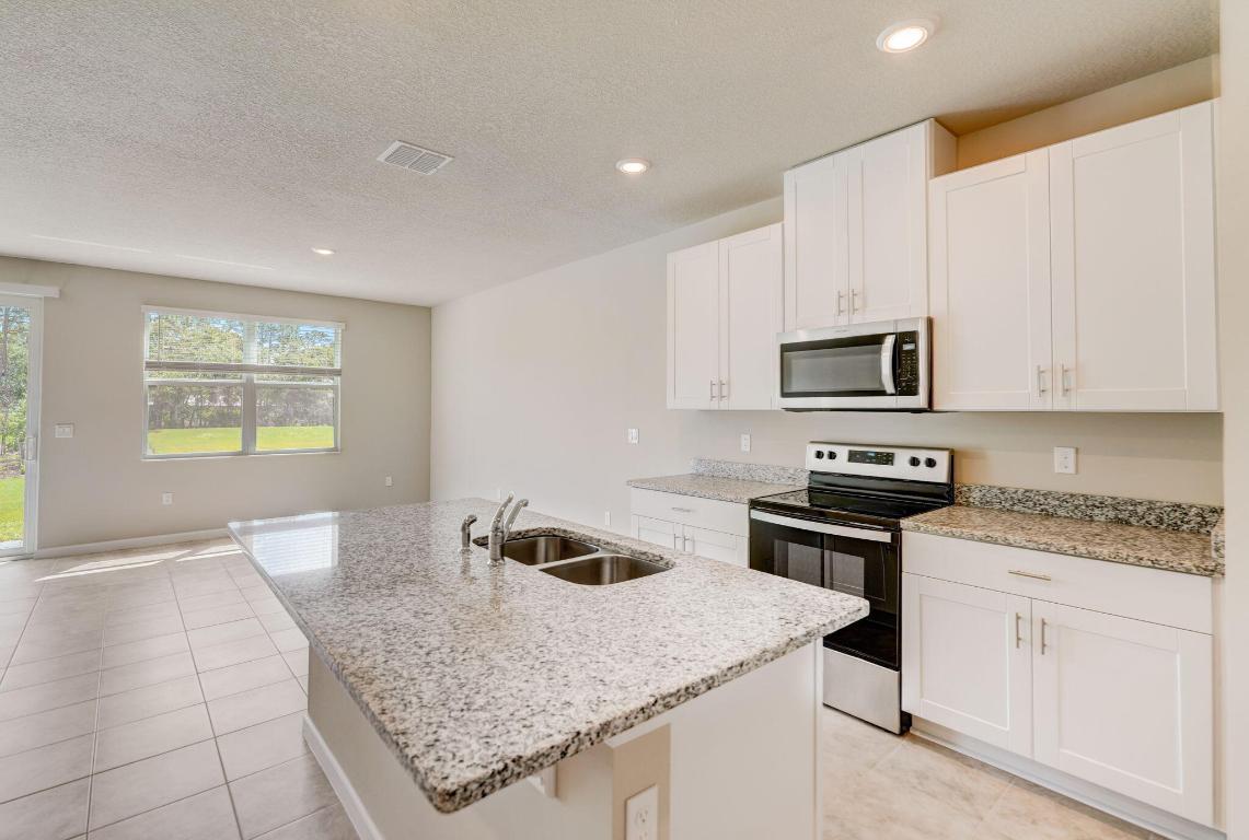 5720 SE Edgewater Circle