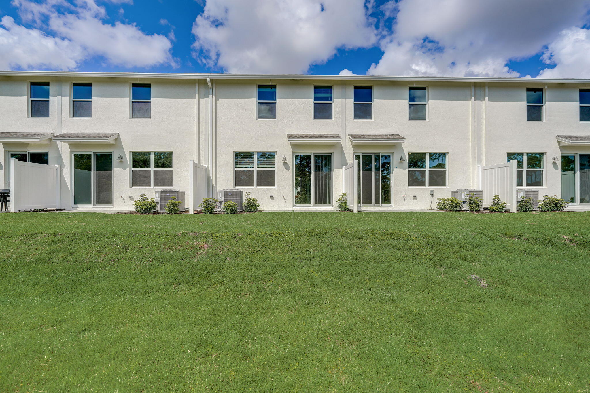 5720 SE Edgewater Circle