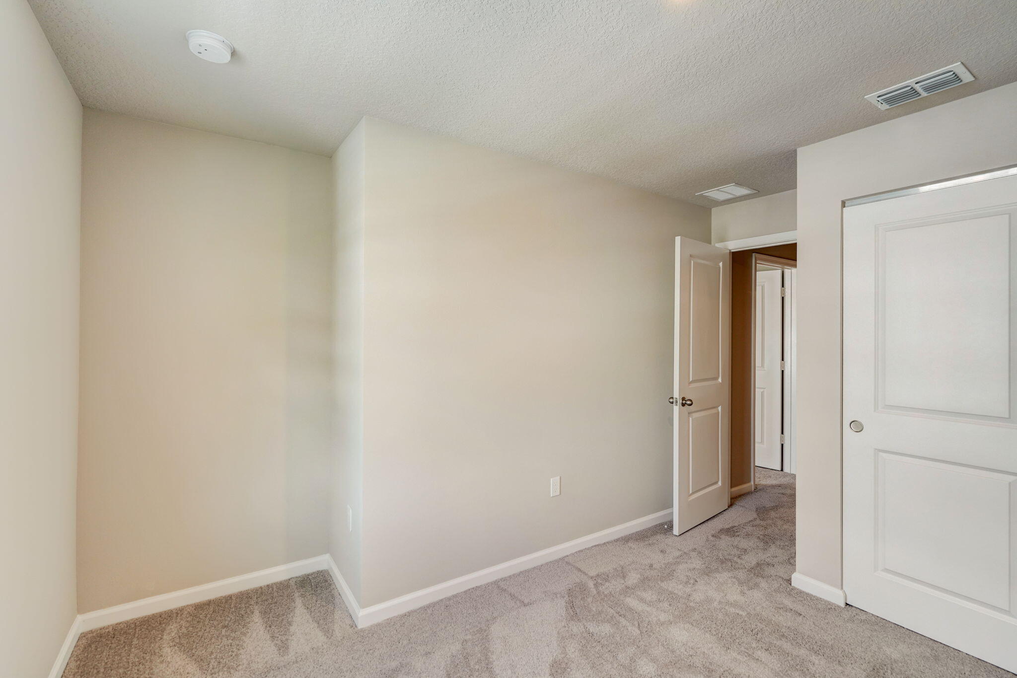 5720 SE Edgewater Circle