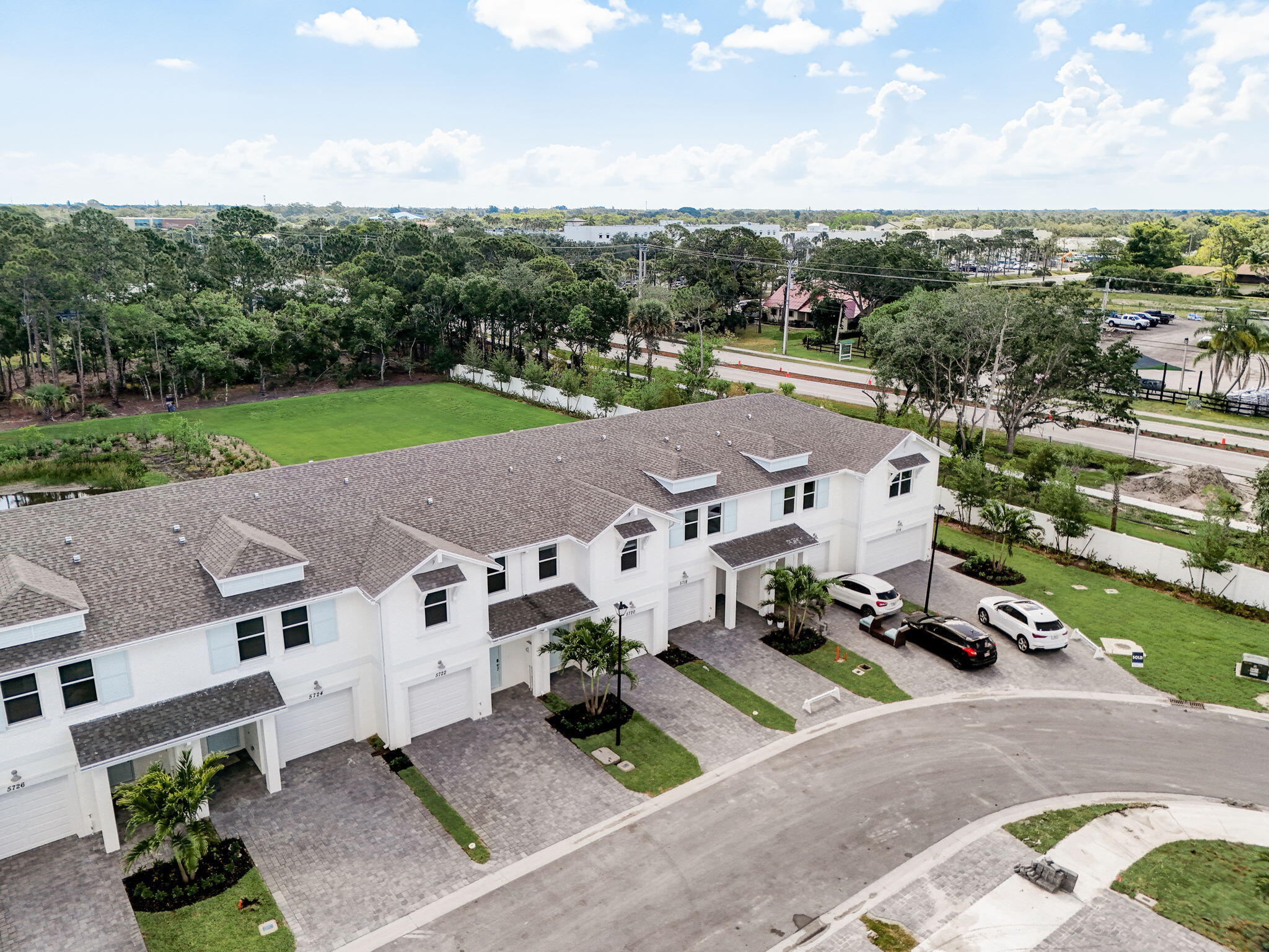 5720 SE Edgewater Circle