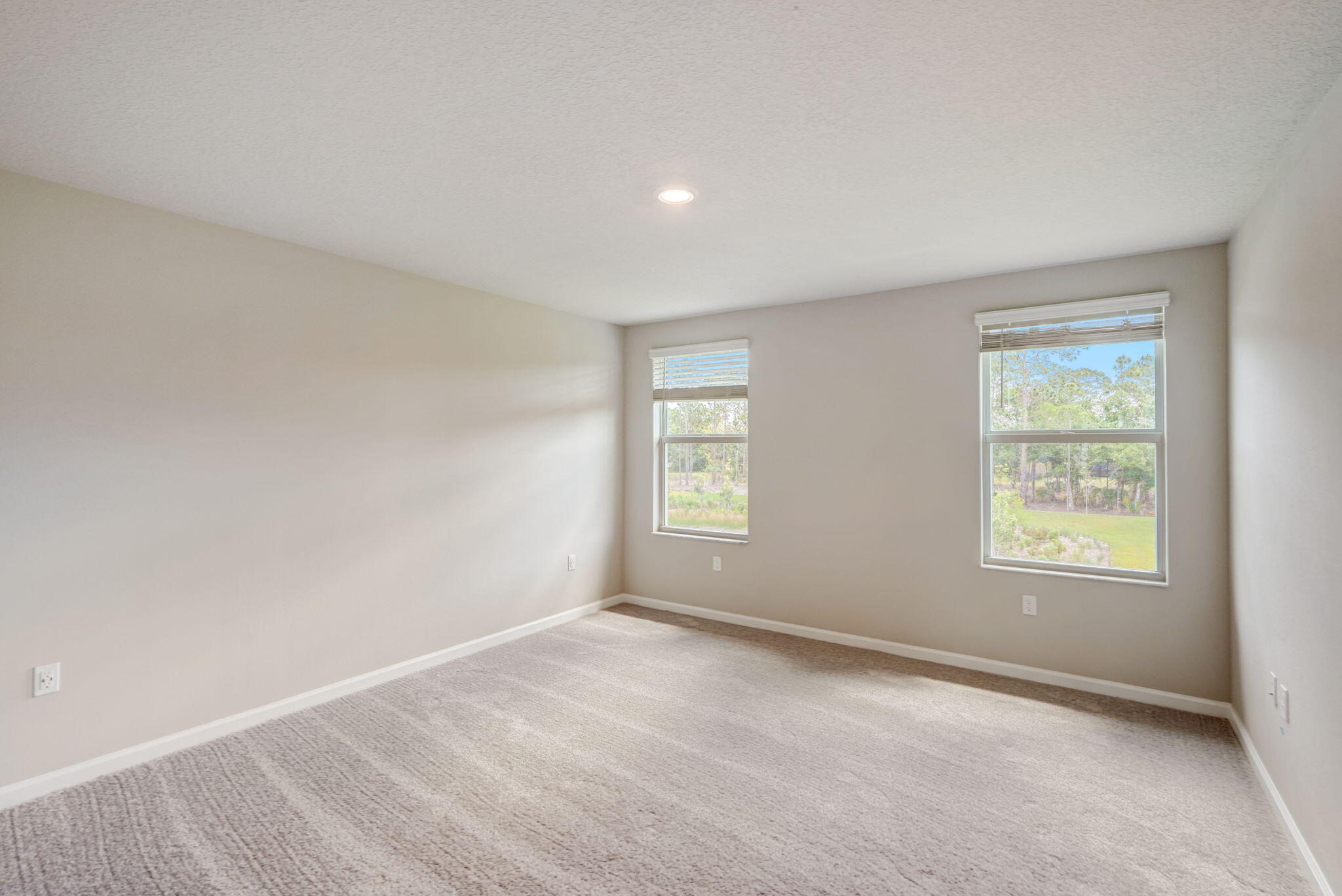 5720 SE Edgewater Circle