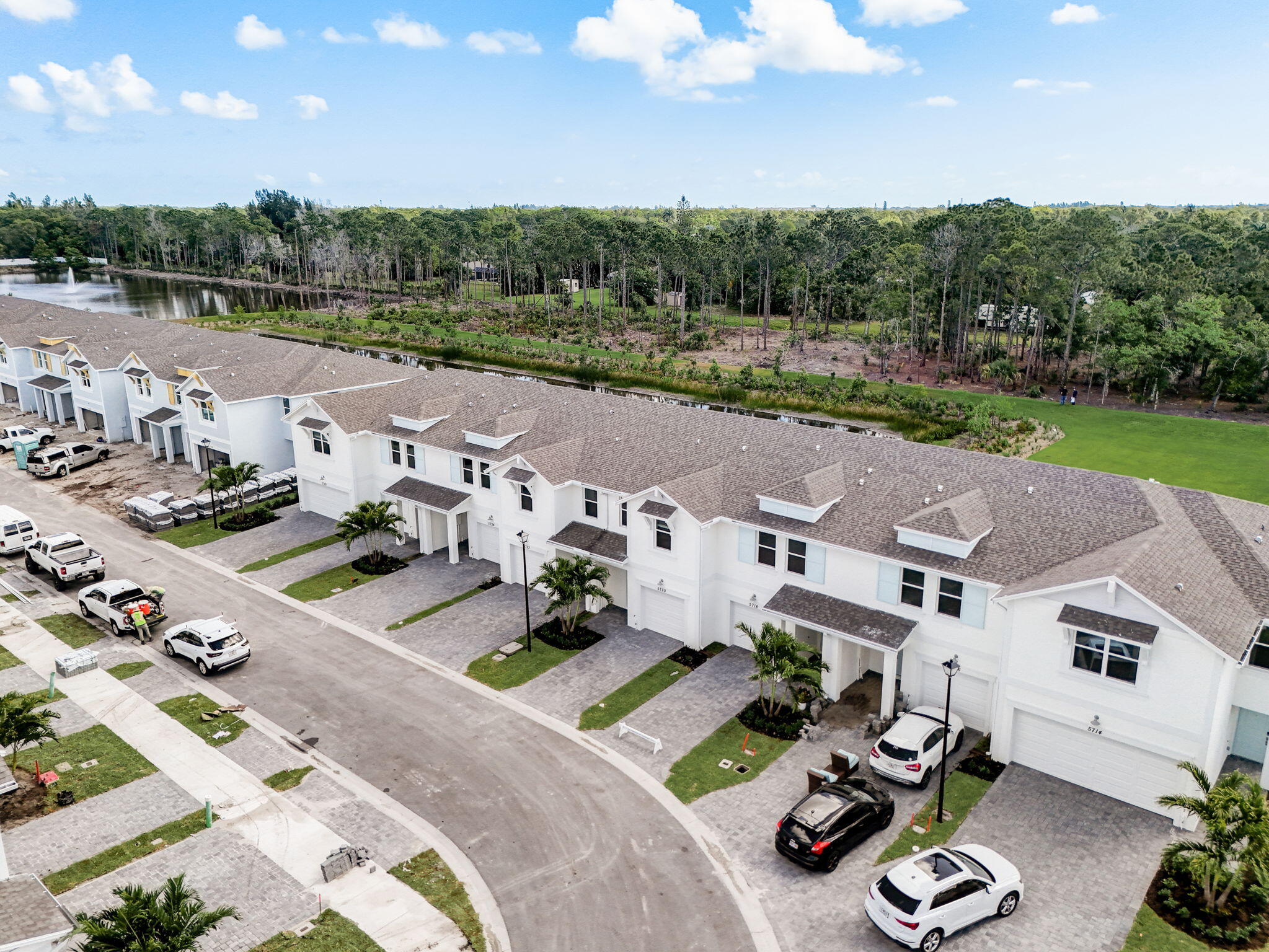 5720 SE Edgewater Circle