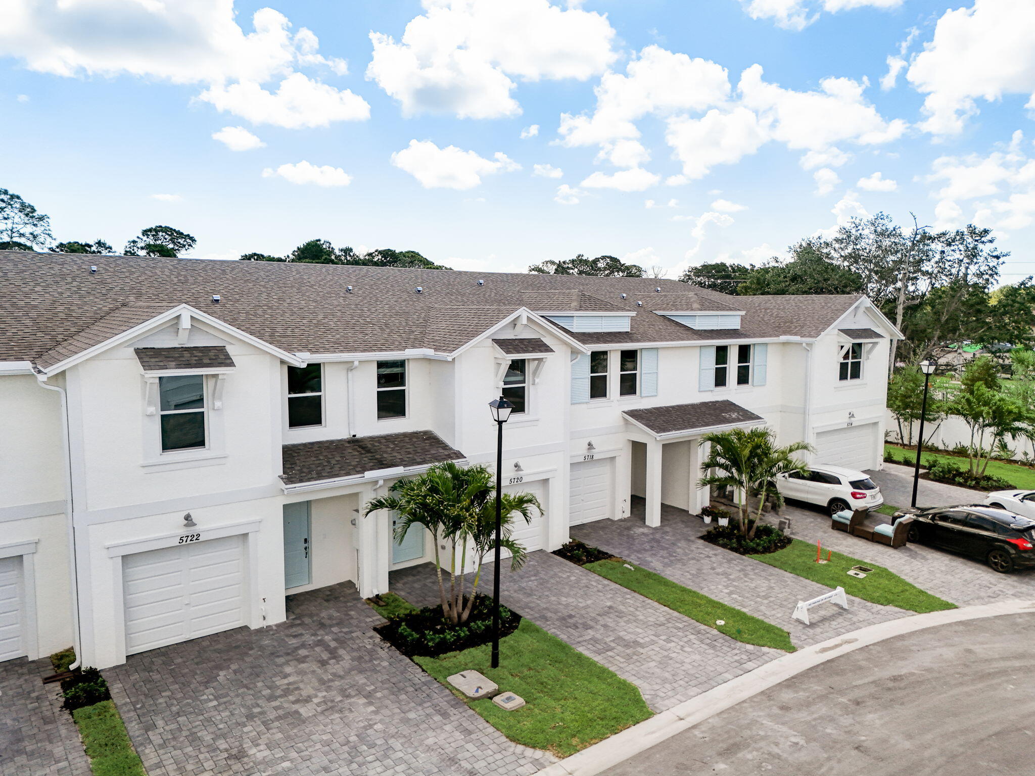 5720 SE Edgewater Circle