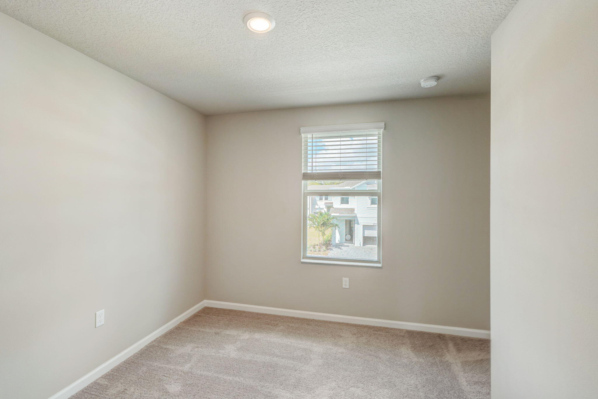 5720 SE Edgewater Circle