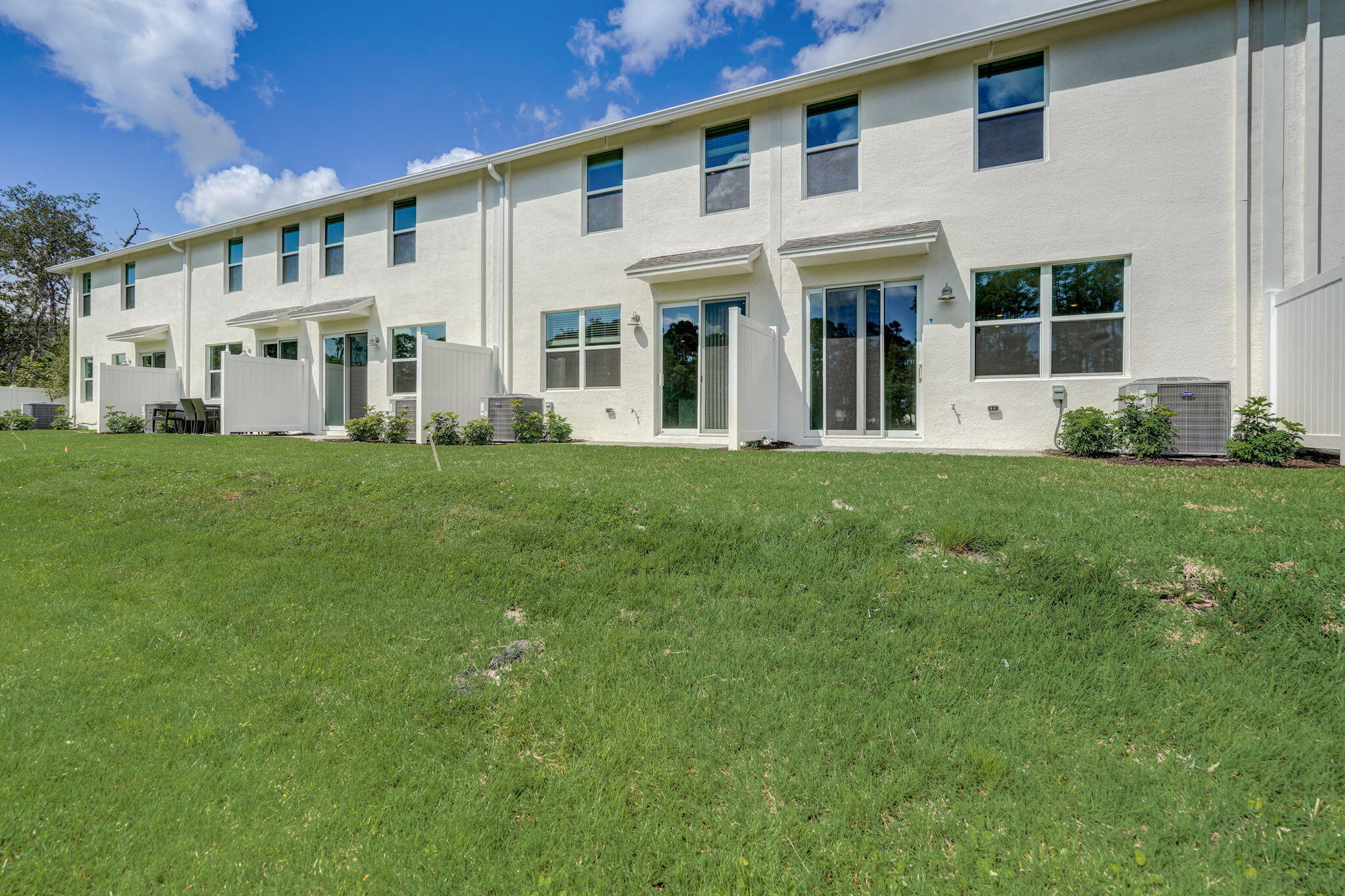 5720 SE Edgewater Circle