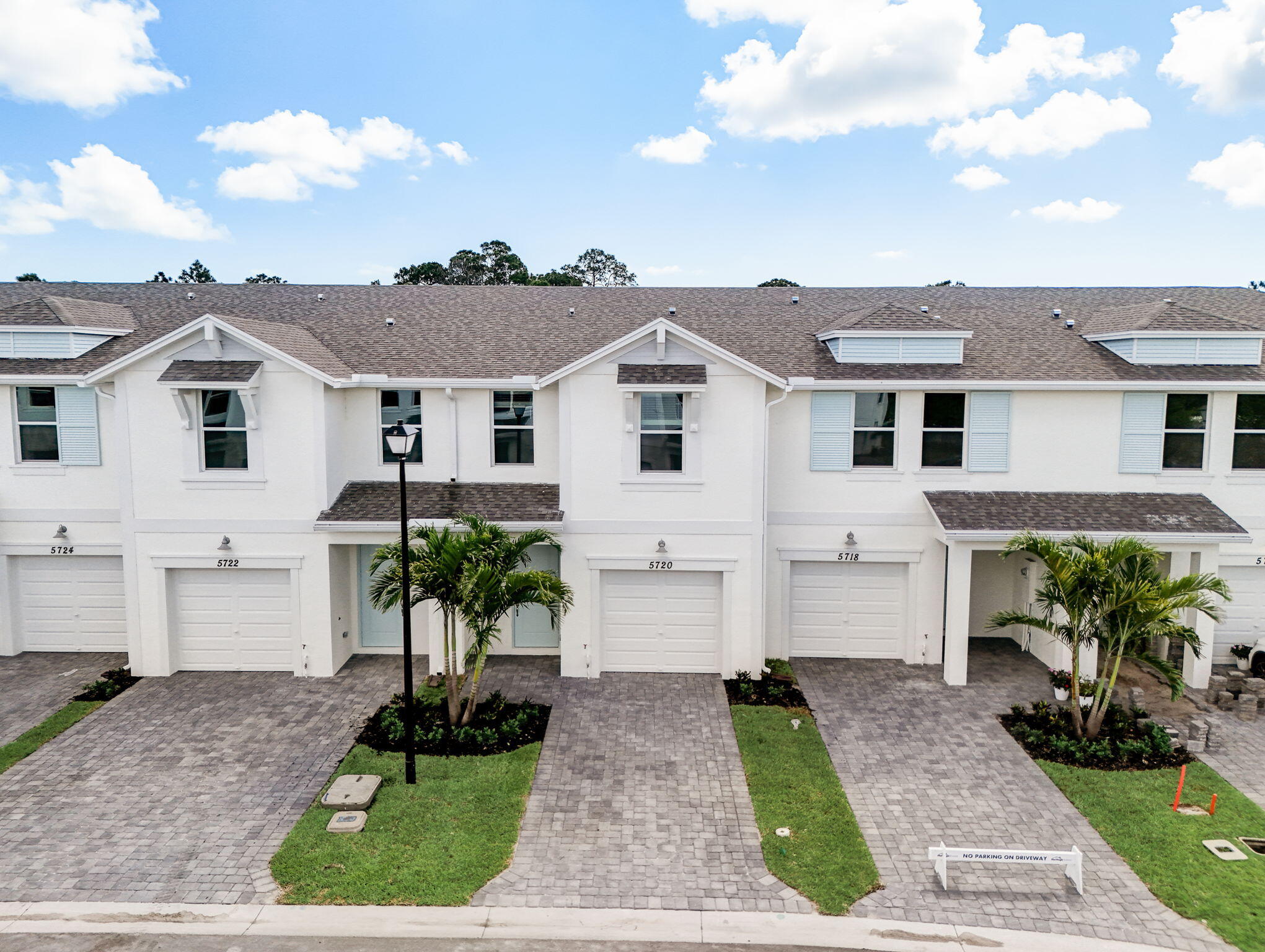 5720 SE Edgewater Circle