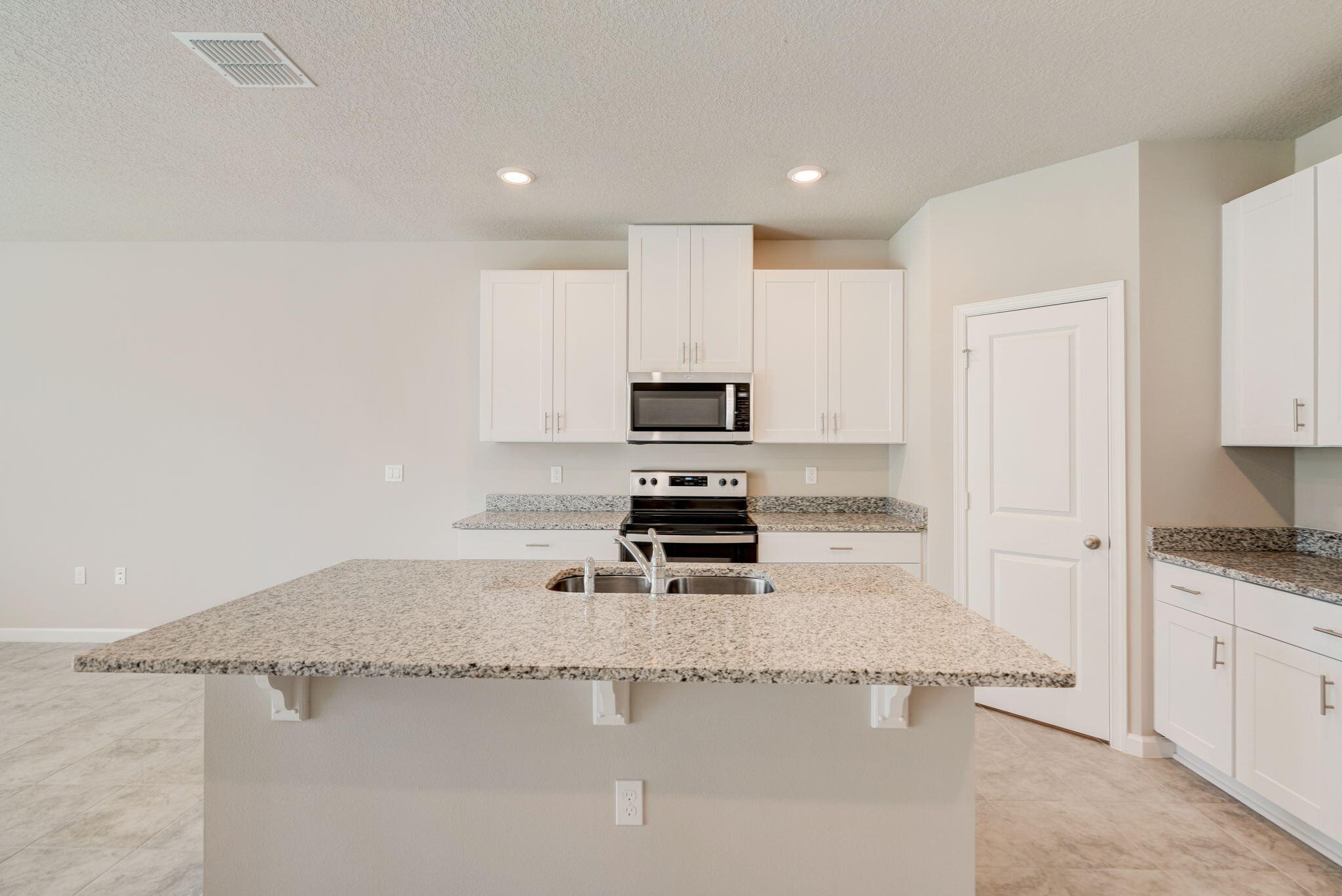 5720 SE Edgewater Circle