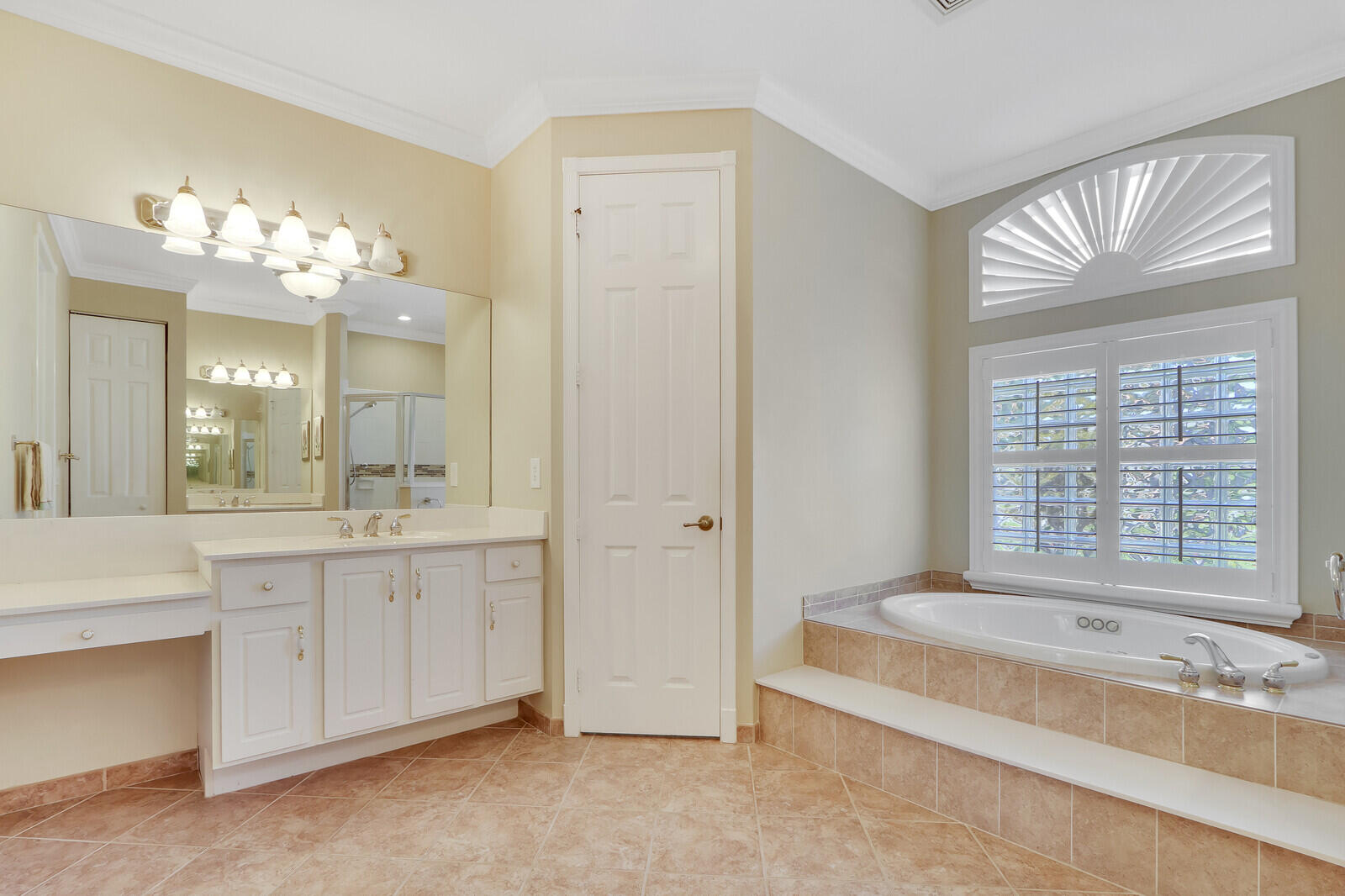 822 SW Blue Stem Way