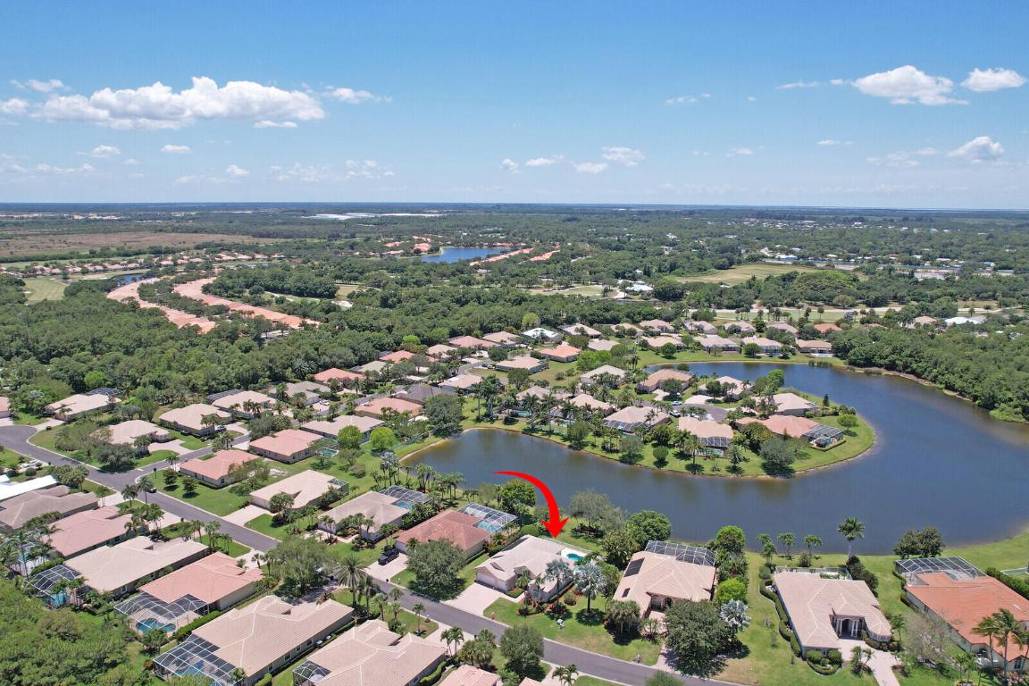 822 SW Blue Stem Way