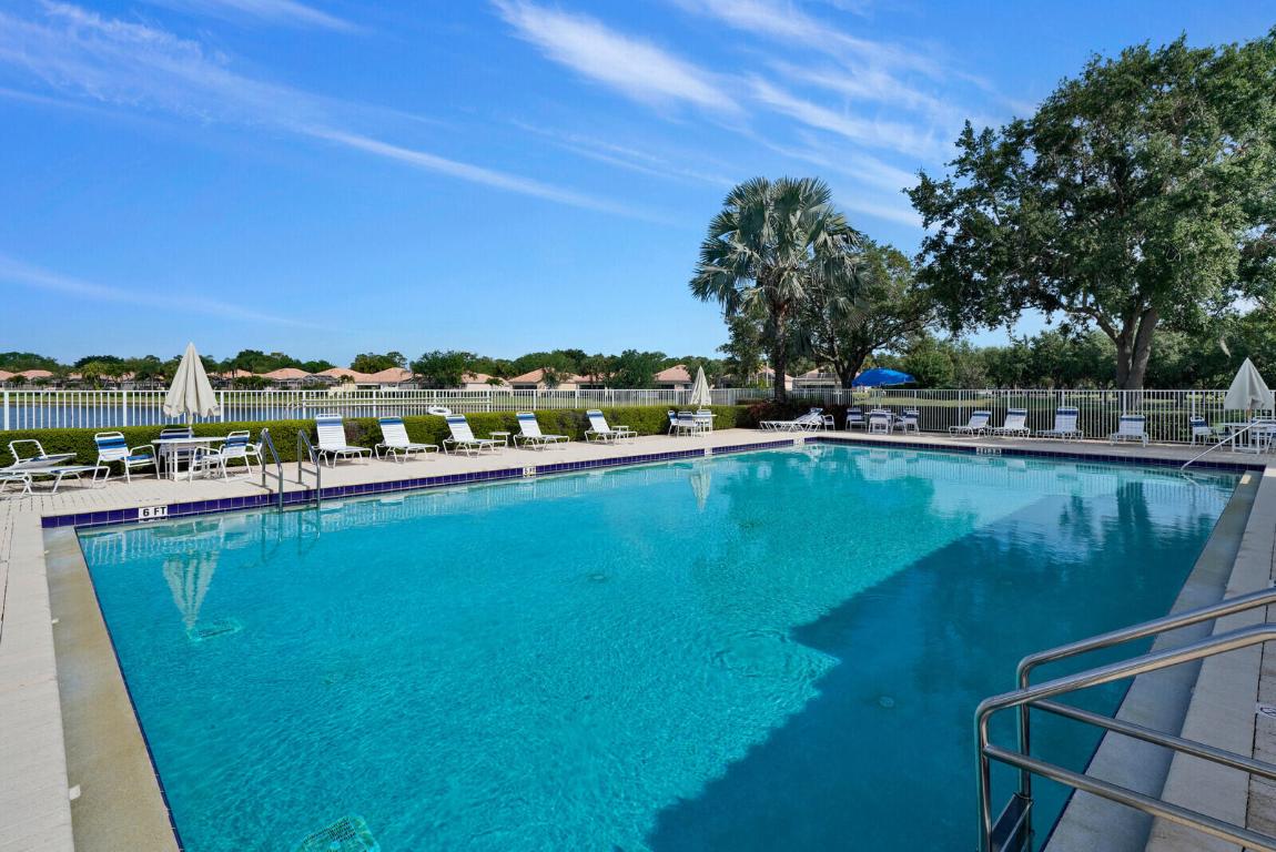 822 SW Blue Stem Way