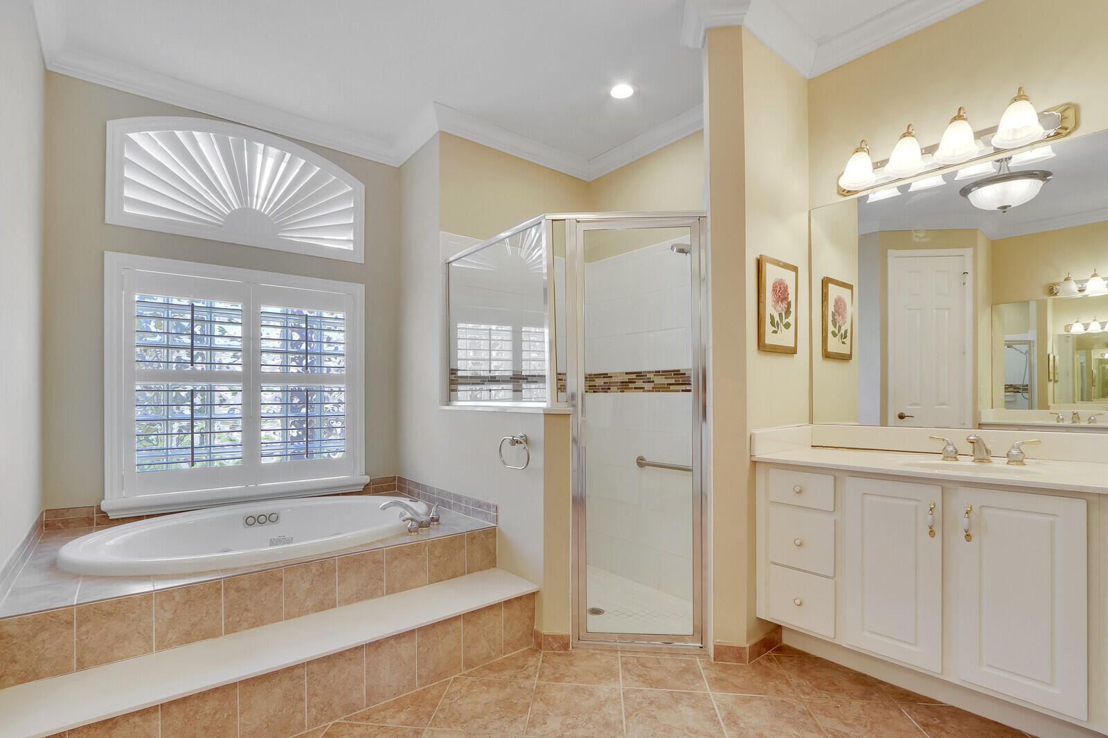 822 SW Blue Stem Way